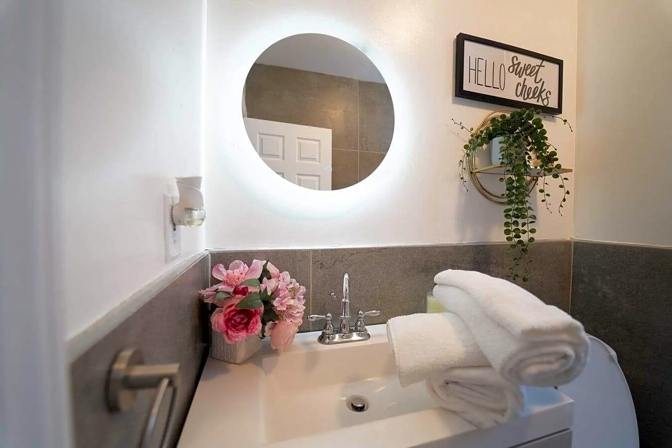 Bathroom - 162 Steuben St #1 - East Orange, NJ