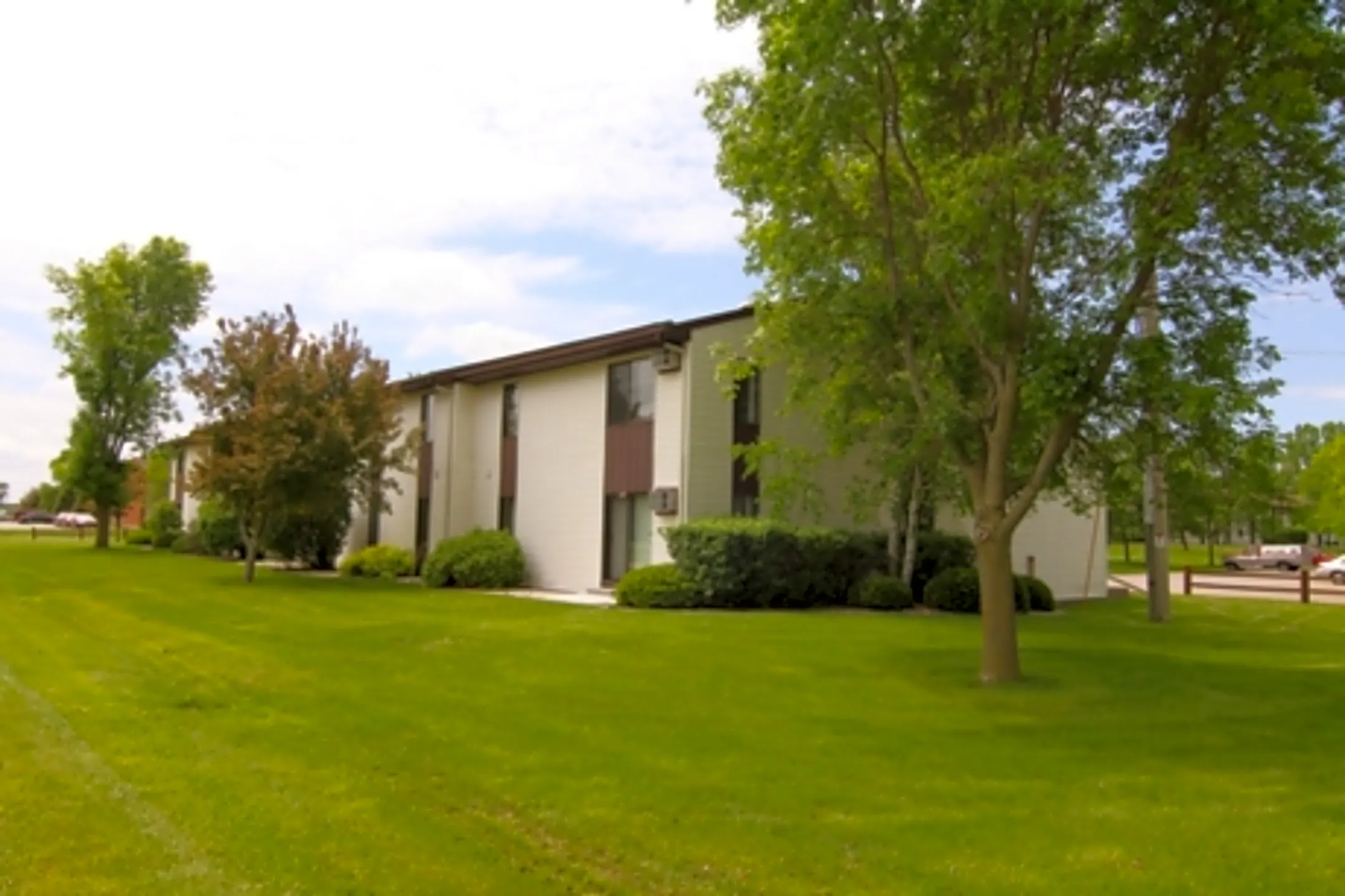 Manchester Court Apartments 1506 S Adams Ave Marshfield, WI