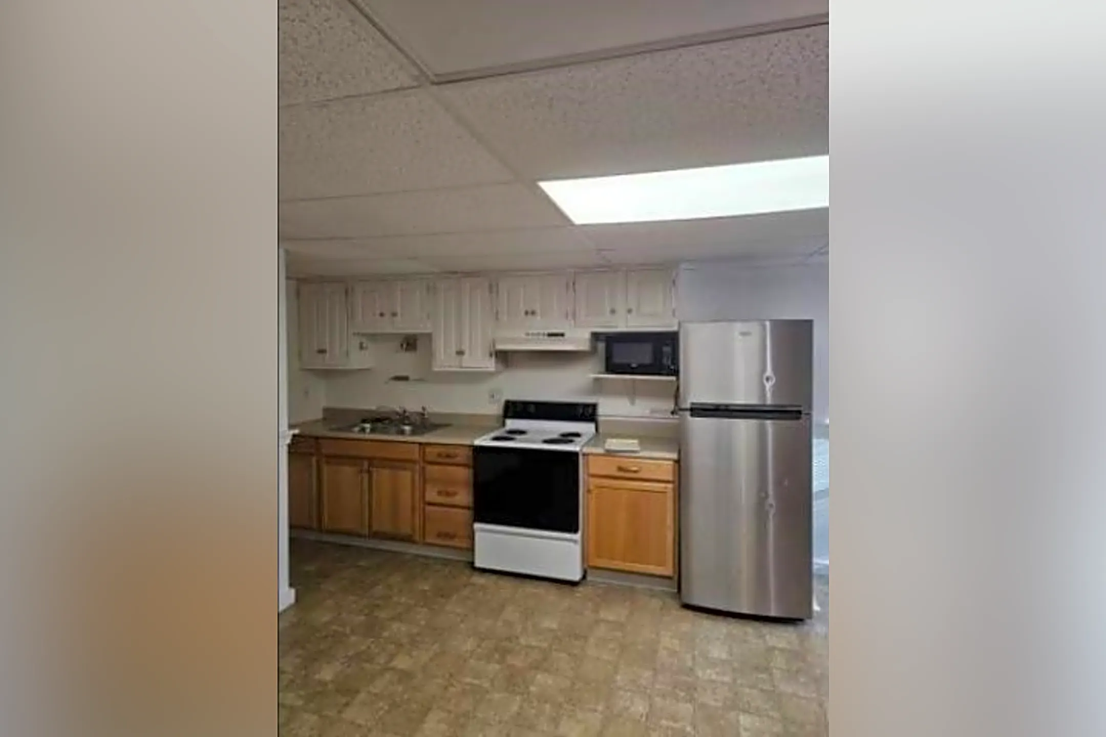 Kitchen - 95 Tolend Rd #C - Dover, NH