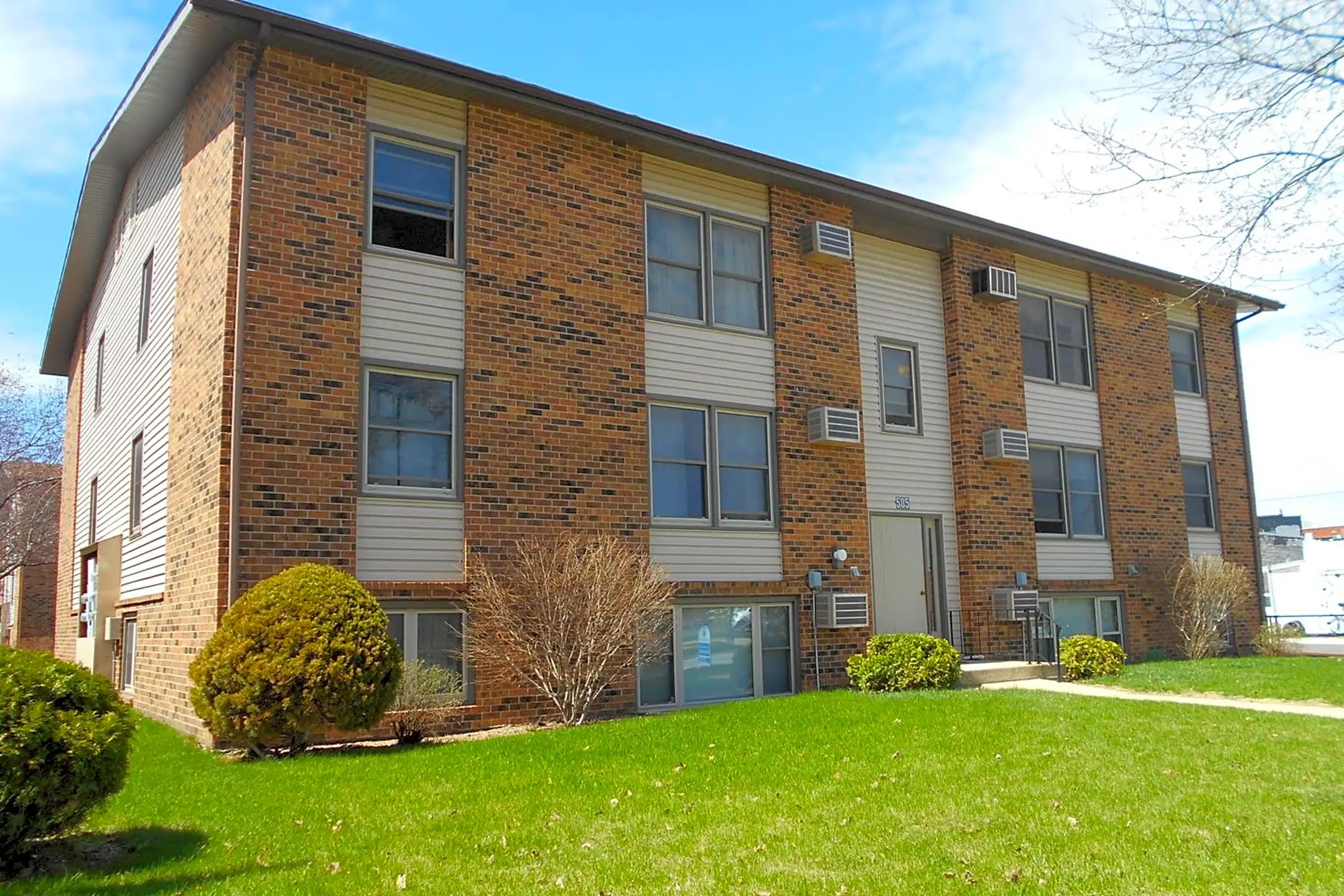 505 Chestnut St Apartments La Porte City, IA 50651