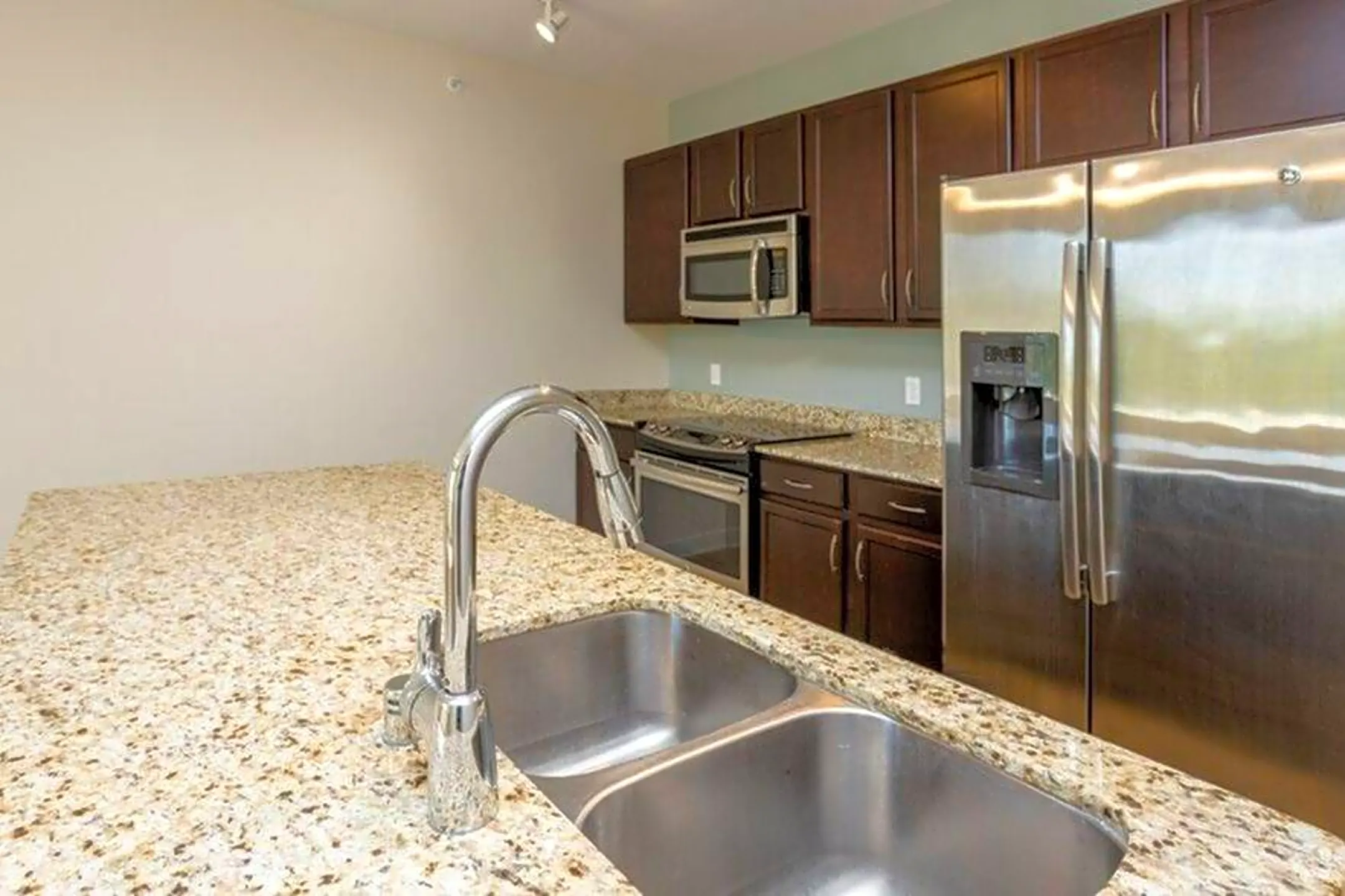 Kitchen - Waterside at Riverpark Place - Louisville, KY