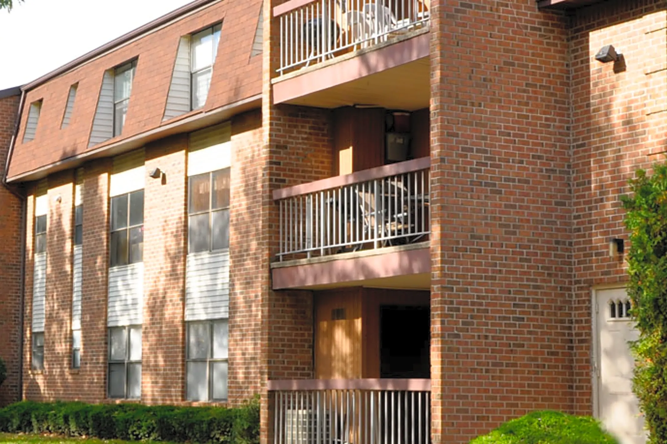 Hillside Gardens 1200 Sunnyview Oval Keasbey, NJ Apartments for