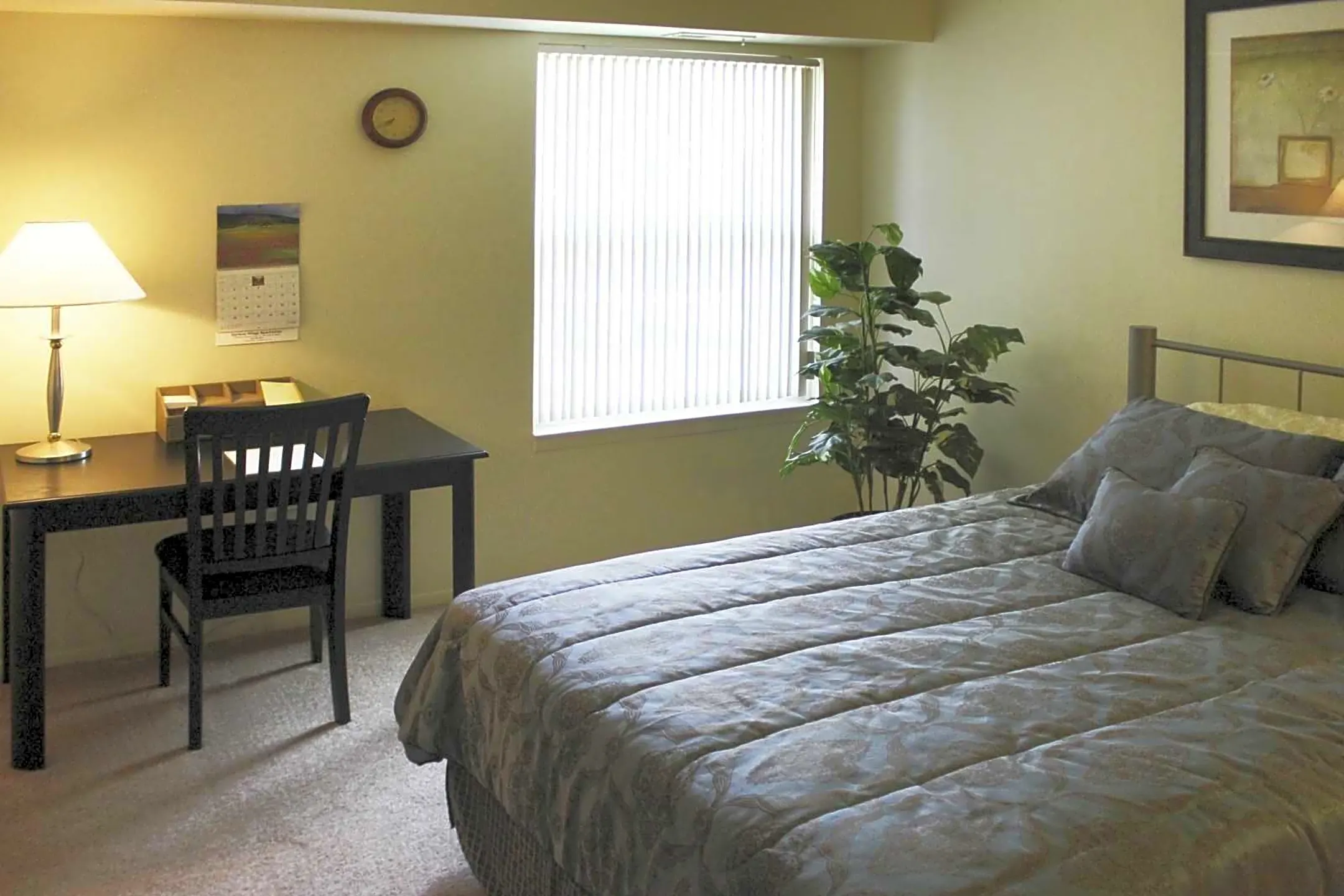 Bedroom - Harbour Village Apartments - Northville, MI