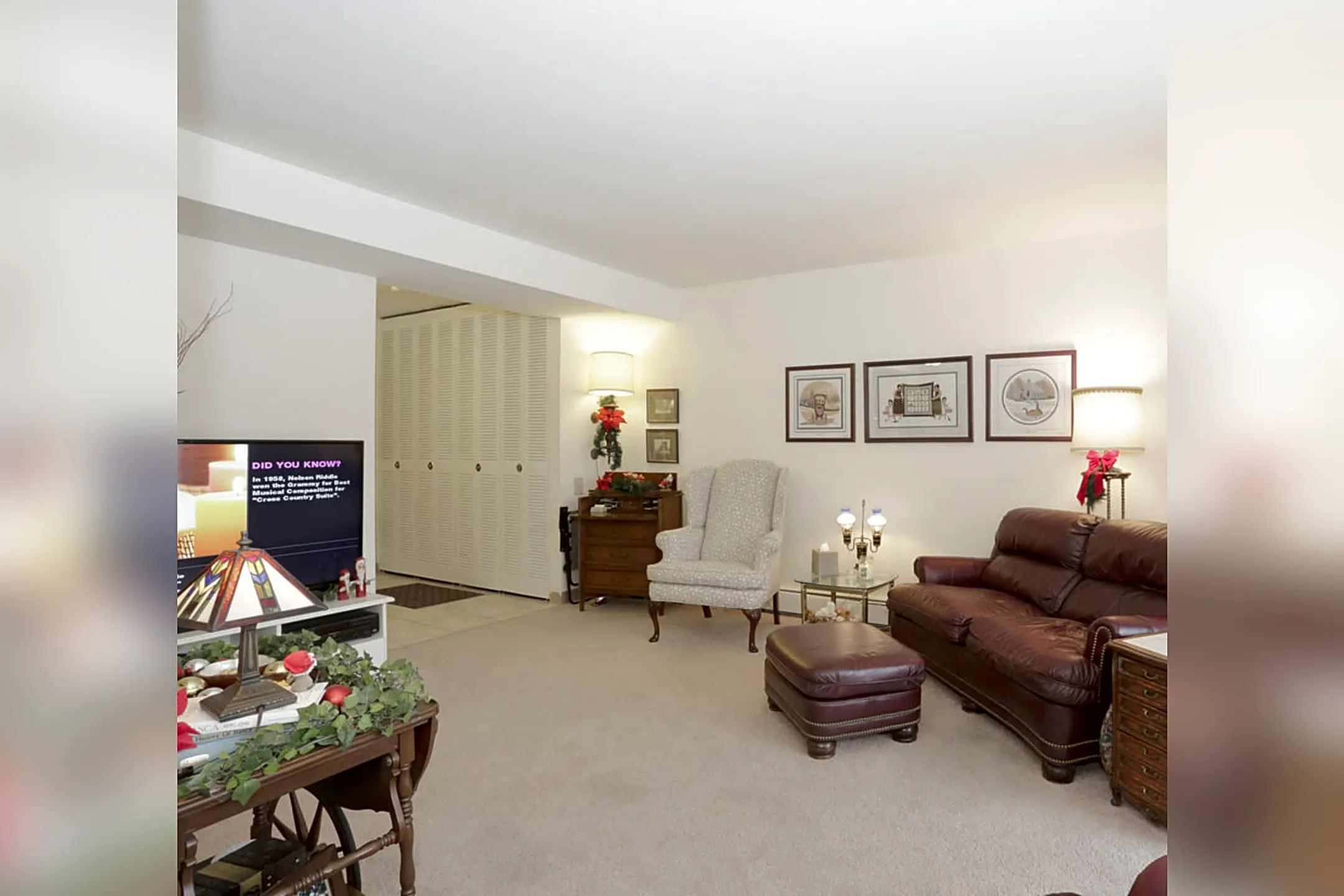 Living Room - Village Grove Apartments - Elk Grove Village, IL