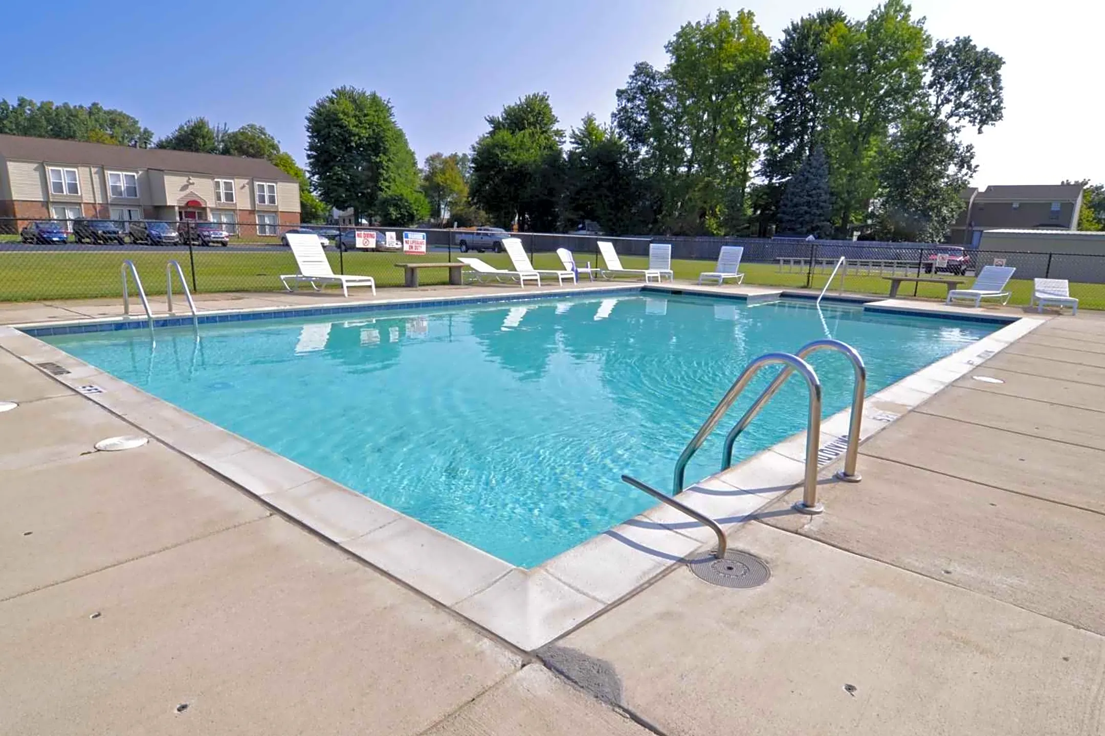 Hickory Woods Apartments - Westland, MI 48185