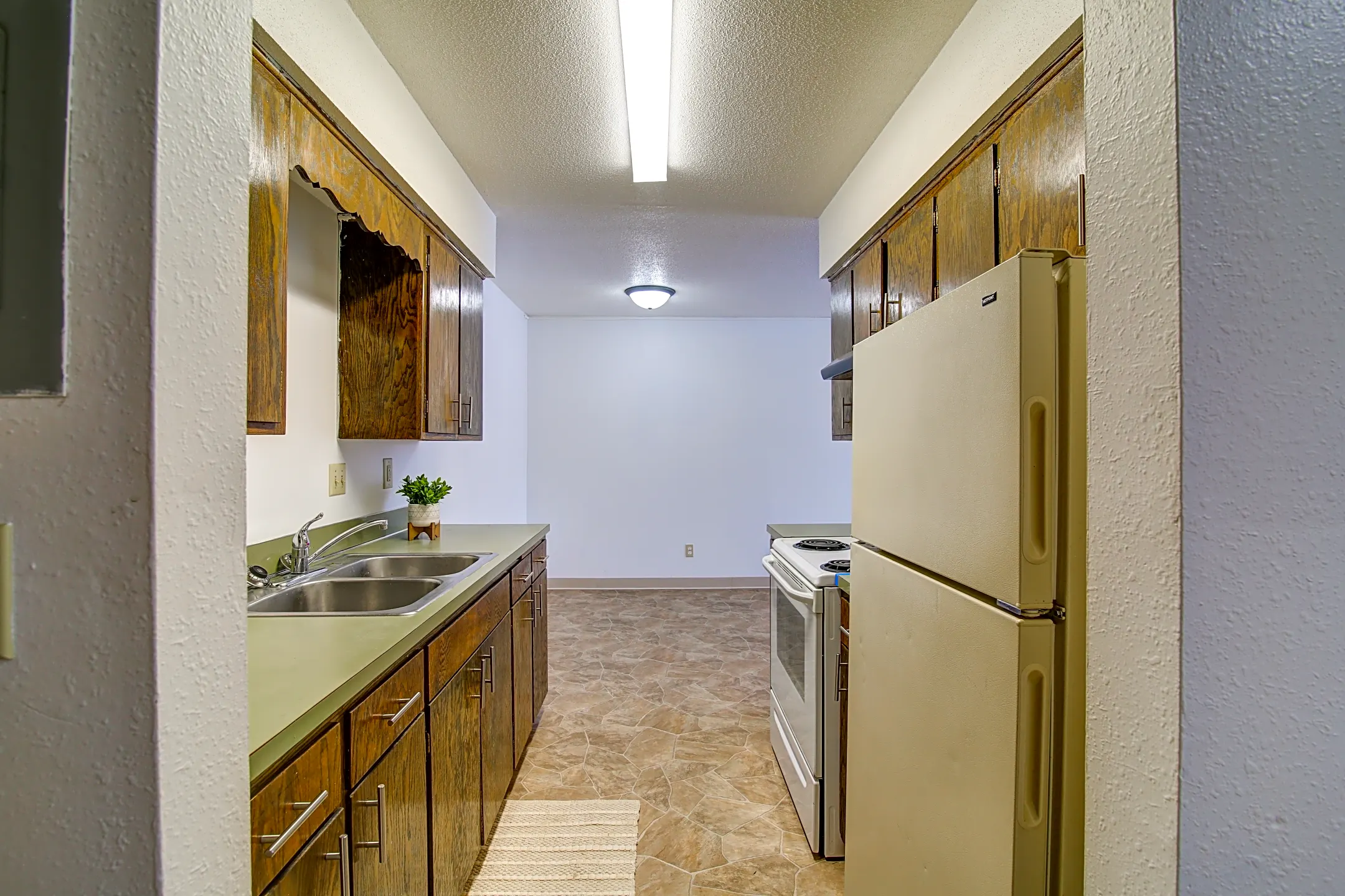 Kitchen - Northridge Apartments - Jamestown, ND