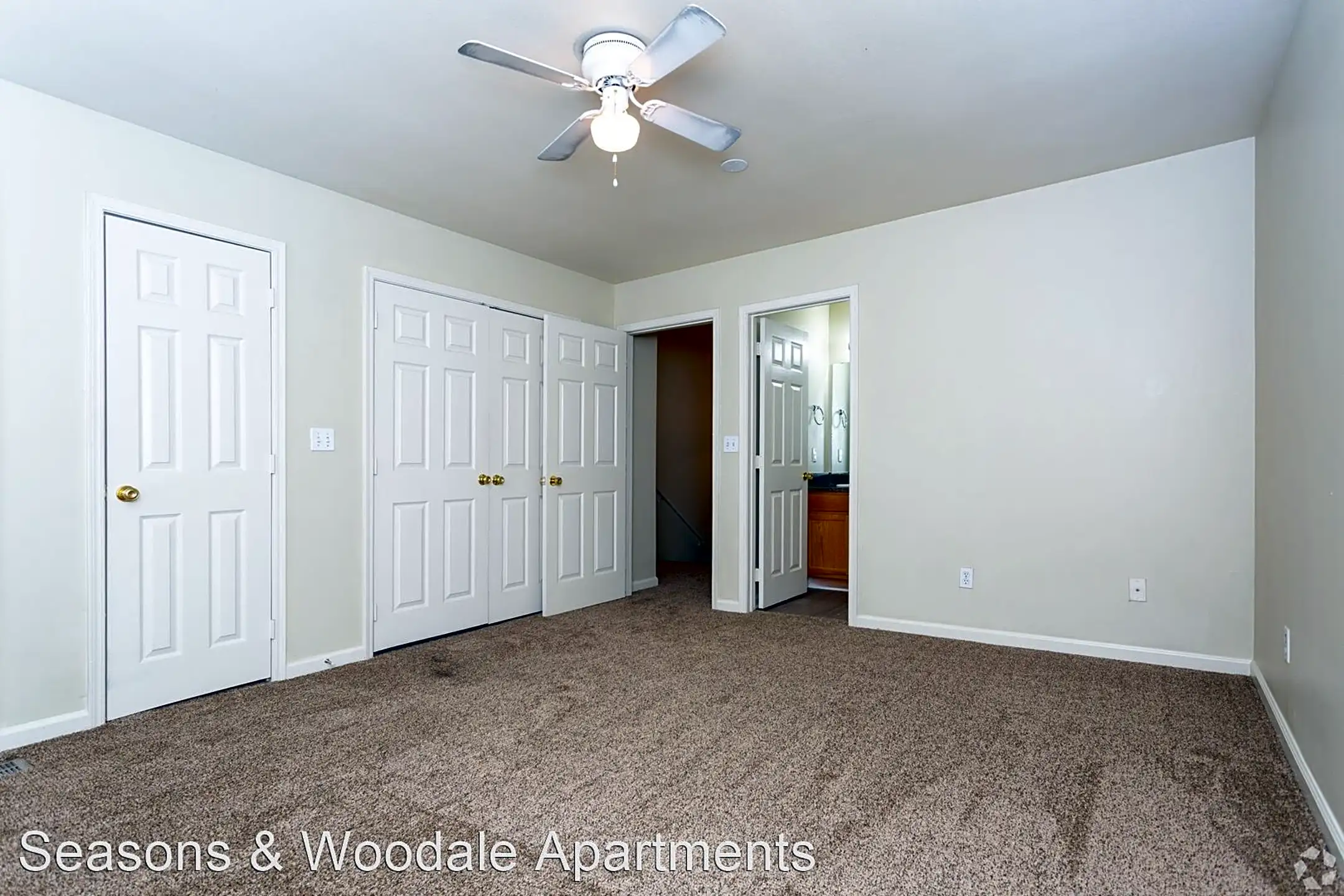 Bedroom - Seasons & Woodale Apartments - Monroe, LA