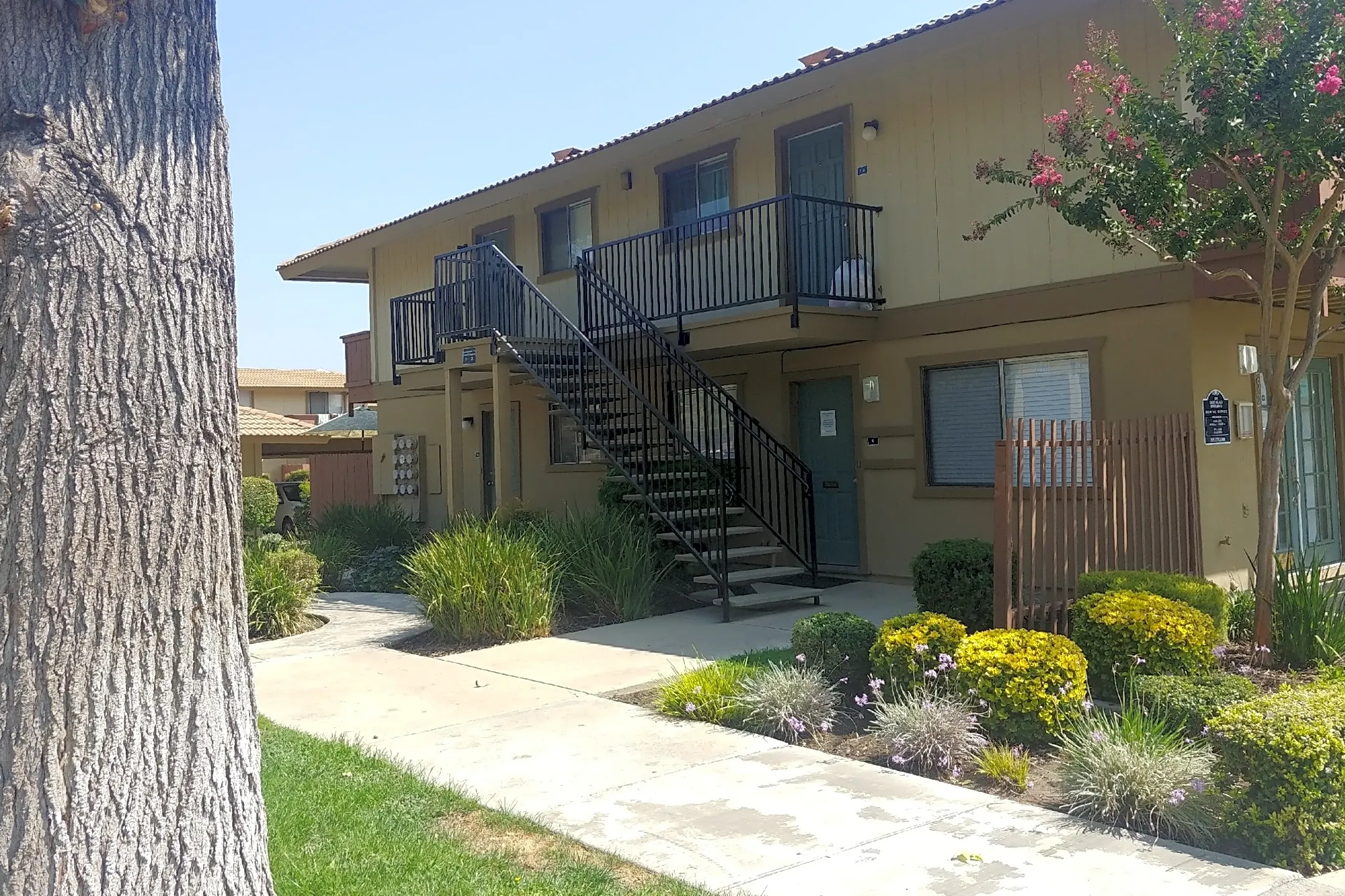 Dry Creek Village Apartment Homes Apartments - Modesto, CA 95354