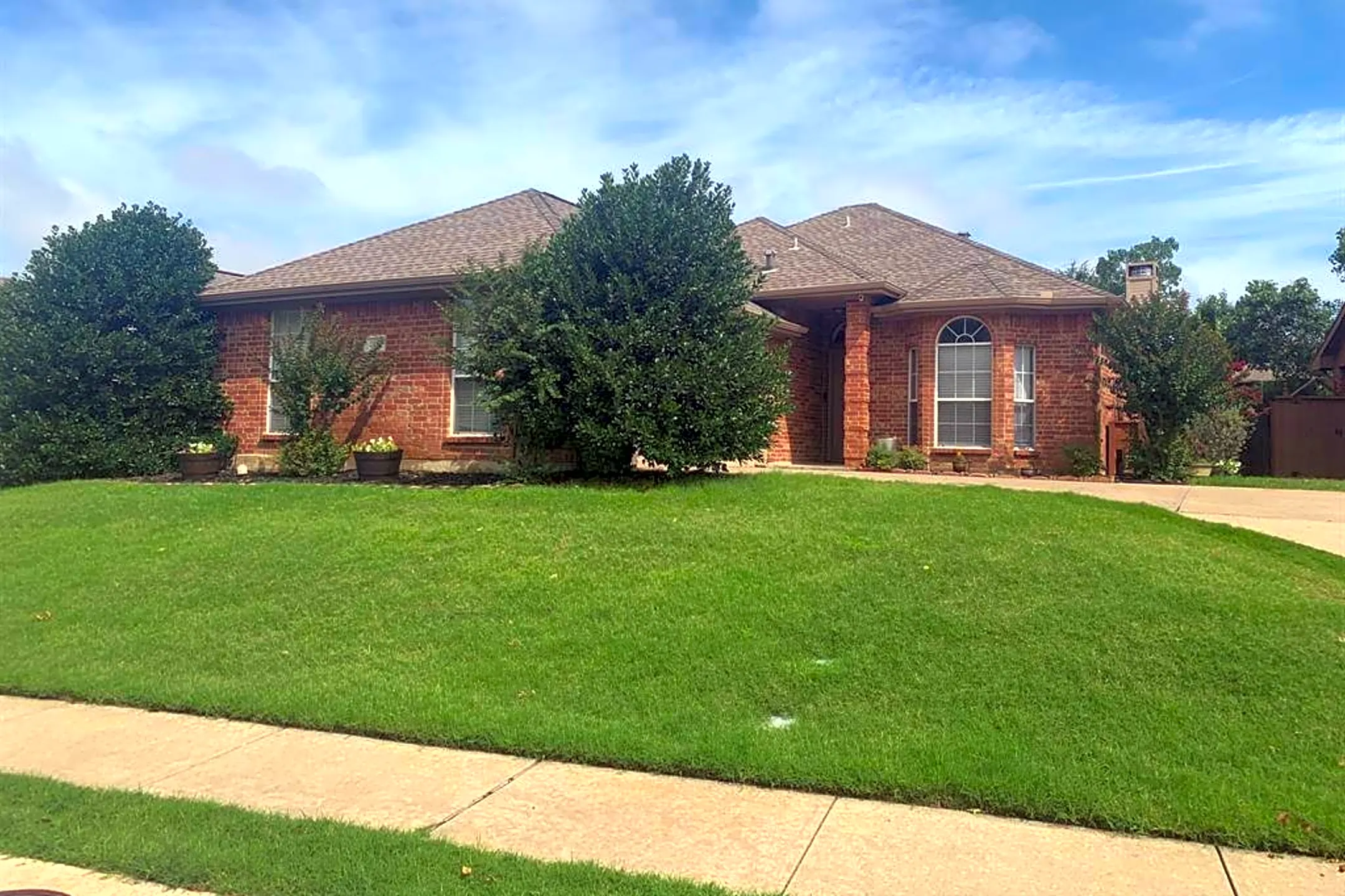 1833 Melton Dr Houses - Carrollton, TX 75010