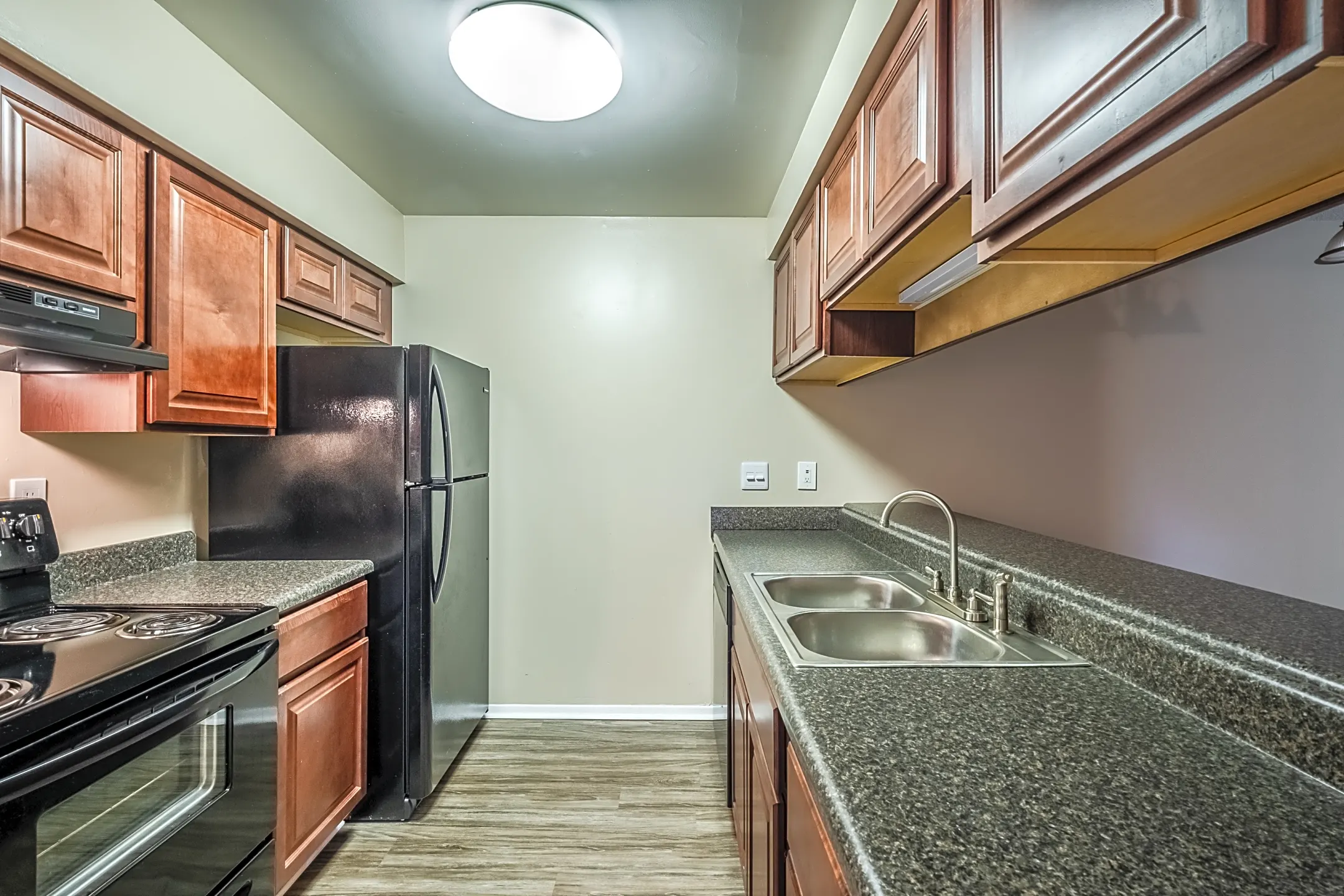 Kitchen - Keswick Apartments - Greenville, NC