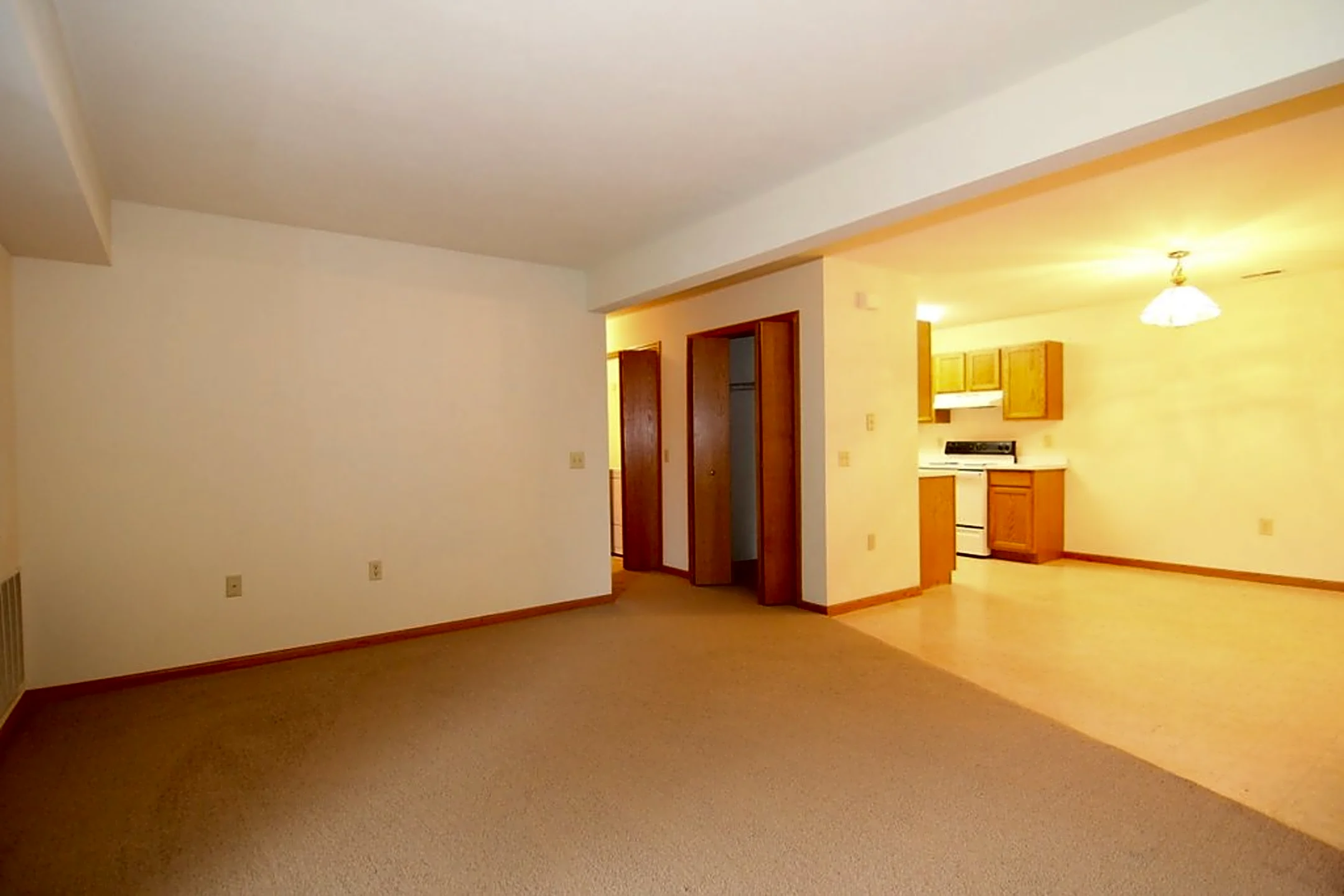 115 W Windsor Ave Apartments - Cottage Grove, WI 53527