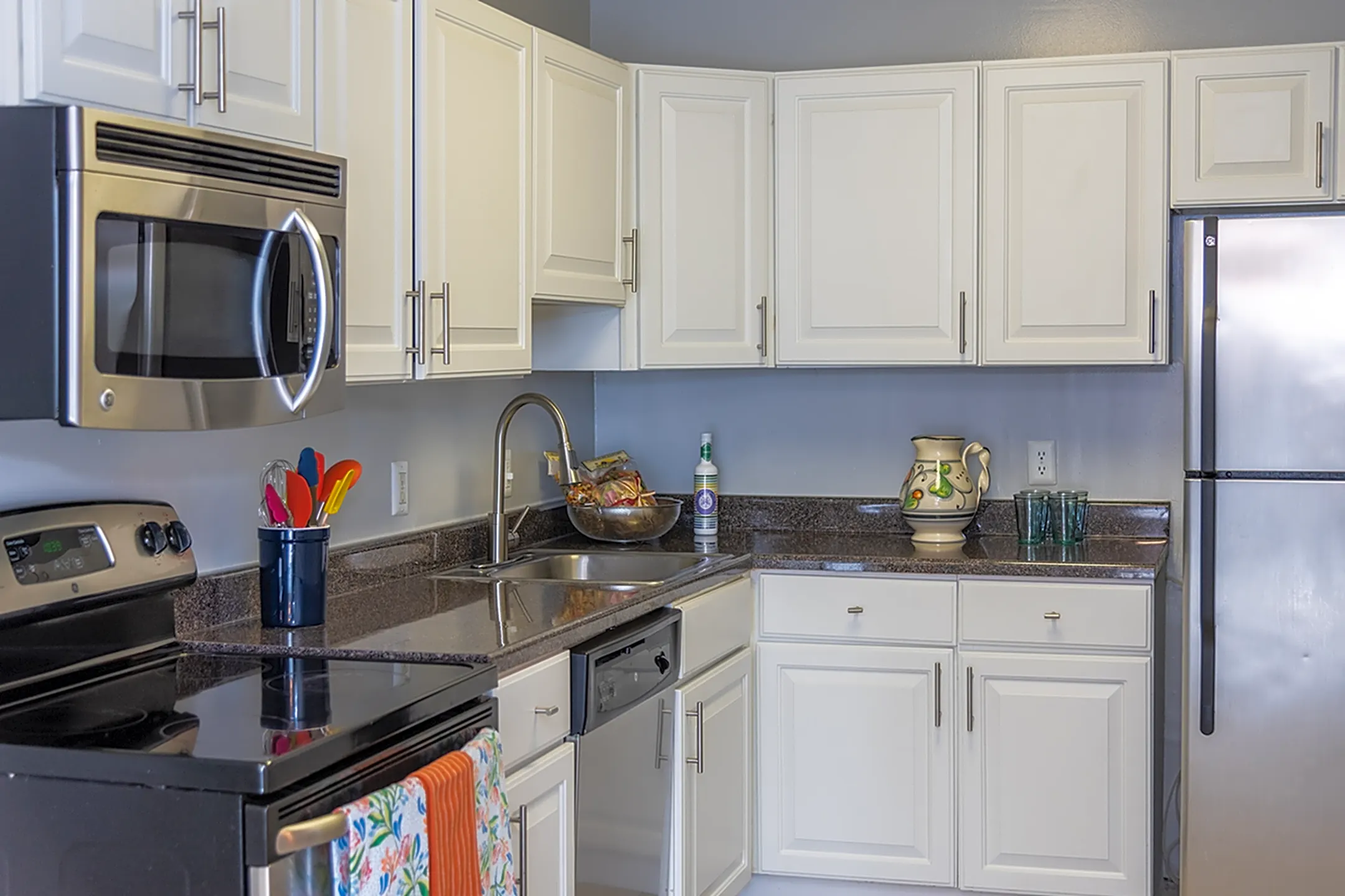 Kitchen - The Point at Pentagon City - Arlington, VA
