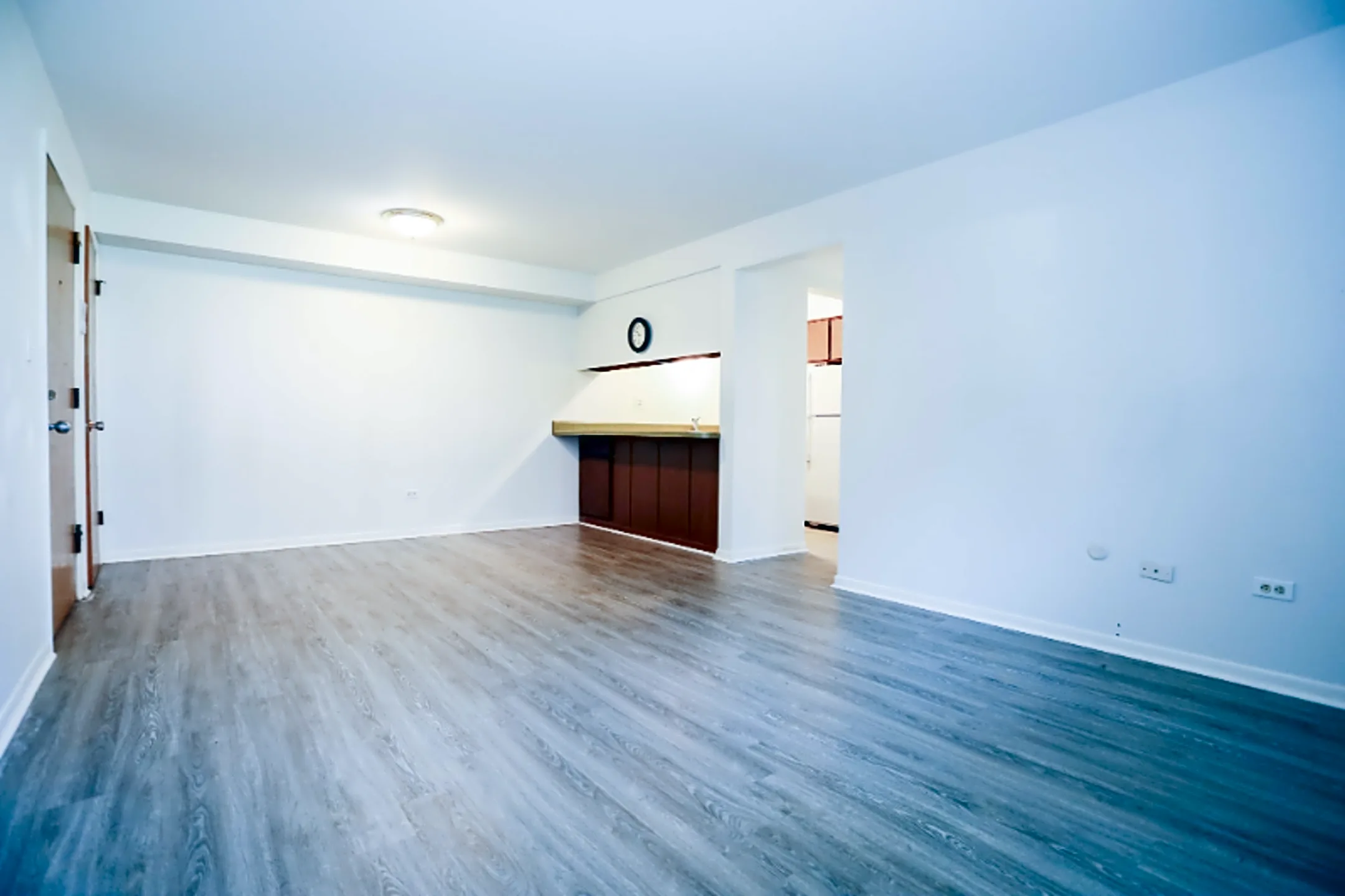 124 Washington St Apartments Round Lake, IL 60073