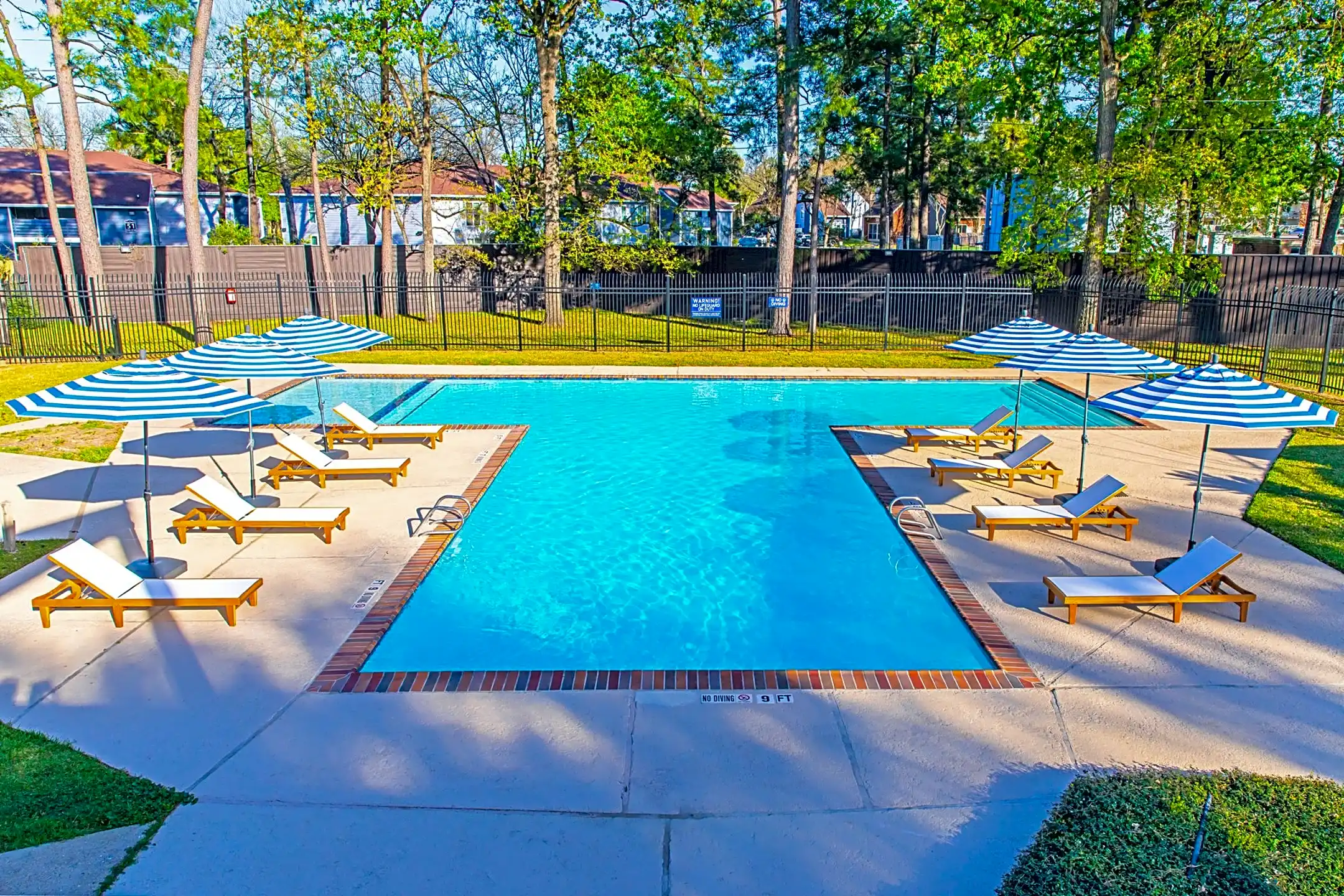 Roundhill Townhomes Townhomes Houston, TX 77090