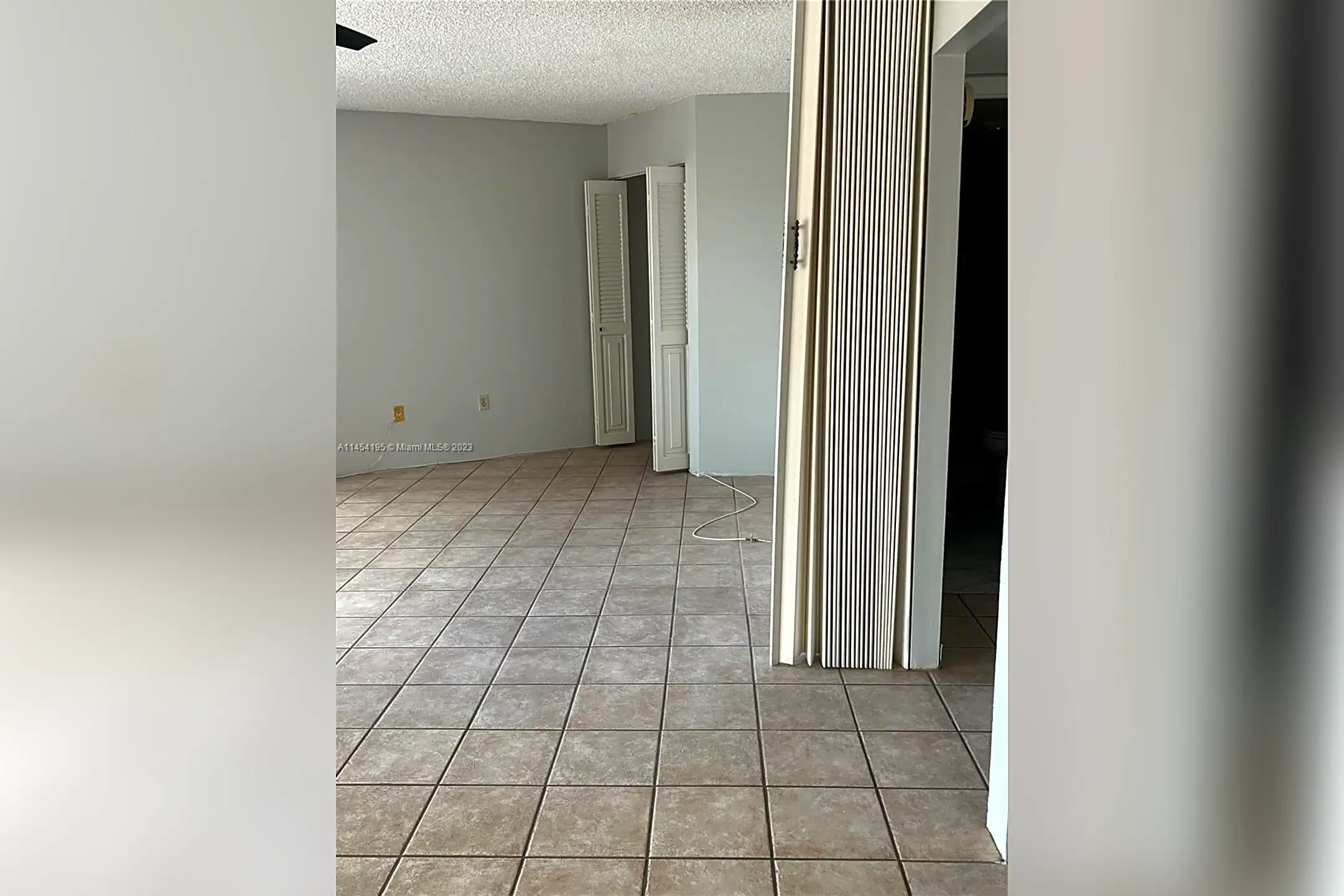 1100 St Charles Pl #215 - Pembroke Pines, FL