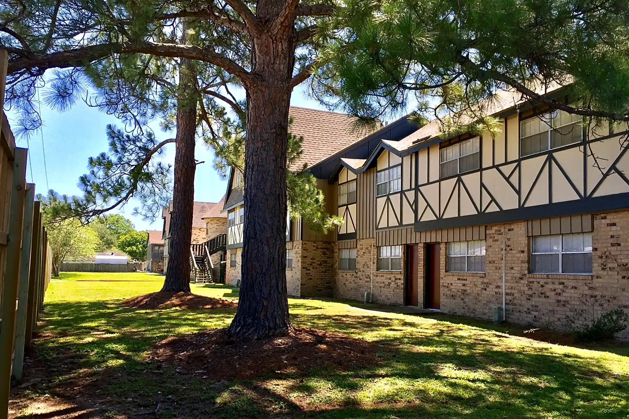 Canterbury House Apartments 5467 W Park Ave Houma, LA Apartments