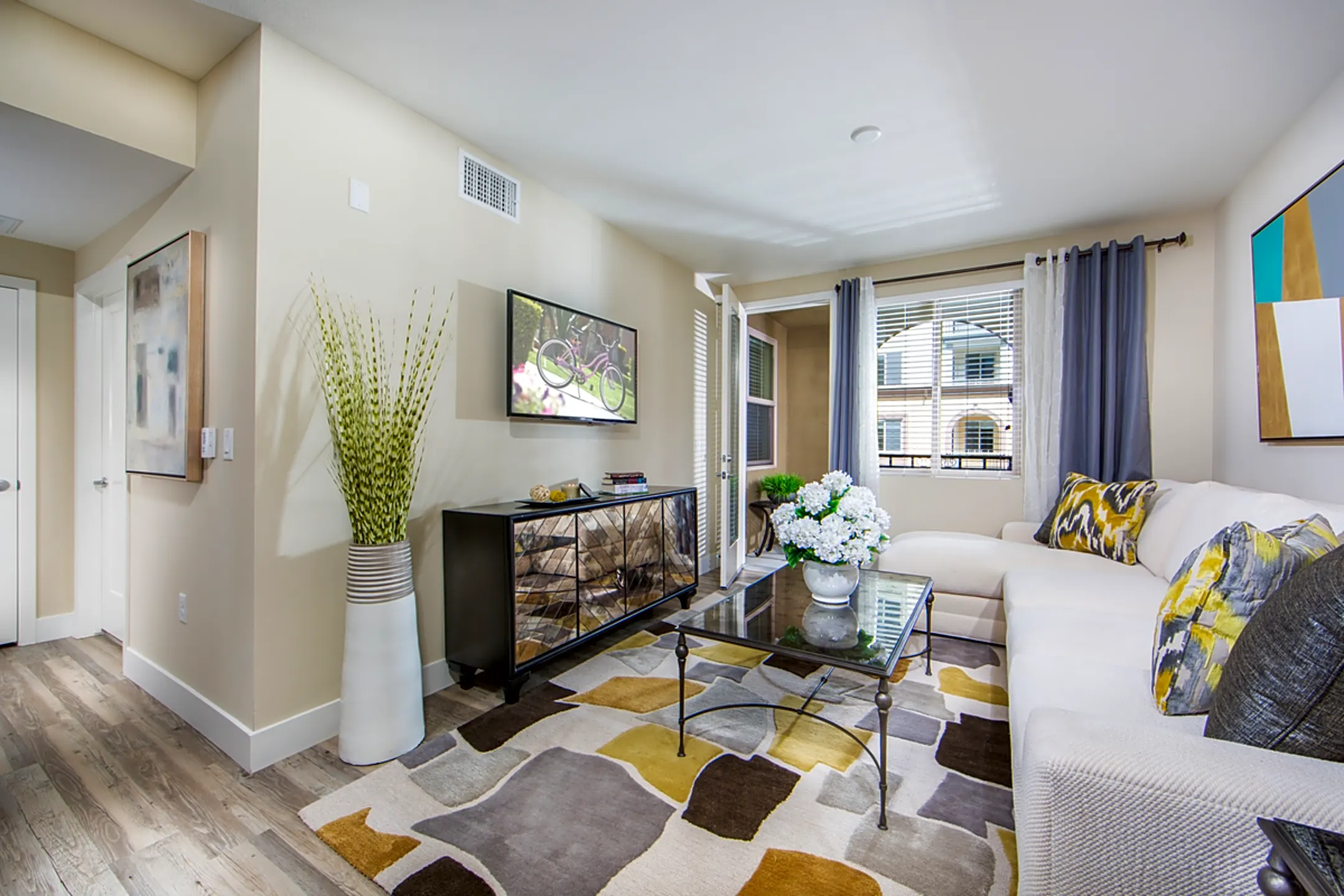 Aria Apartments Cerritos, CA 90703