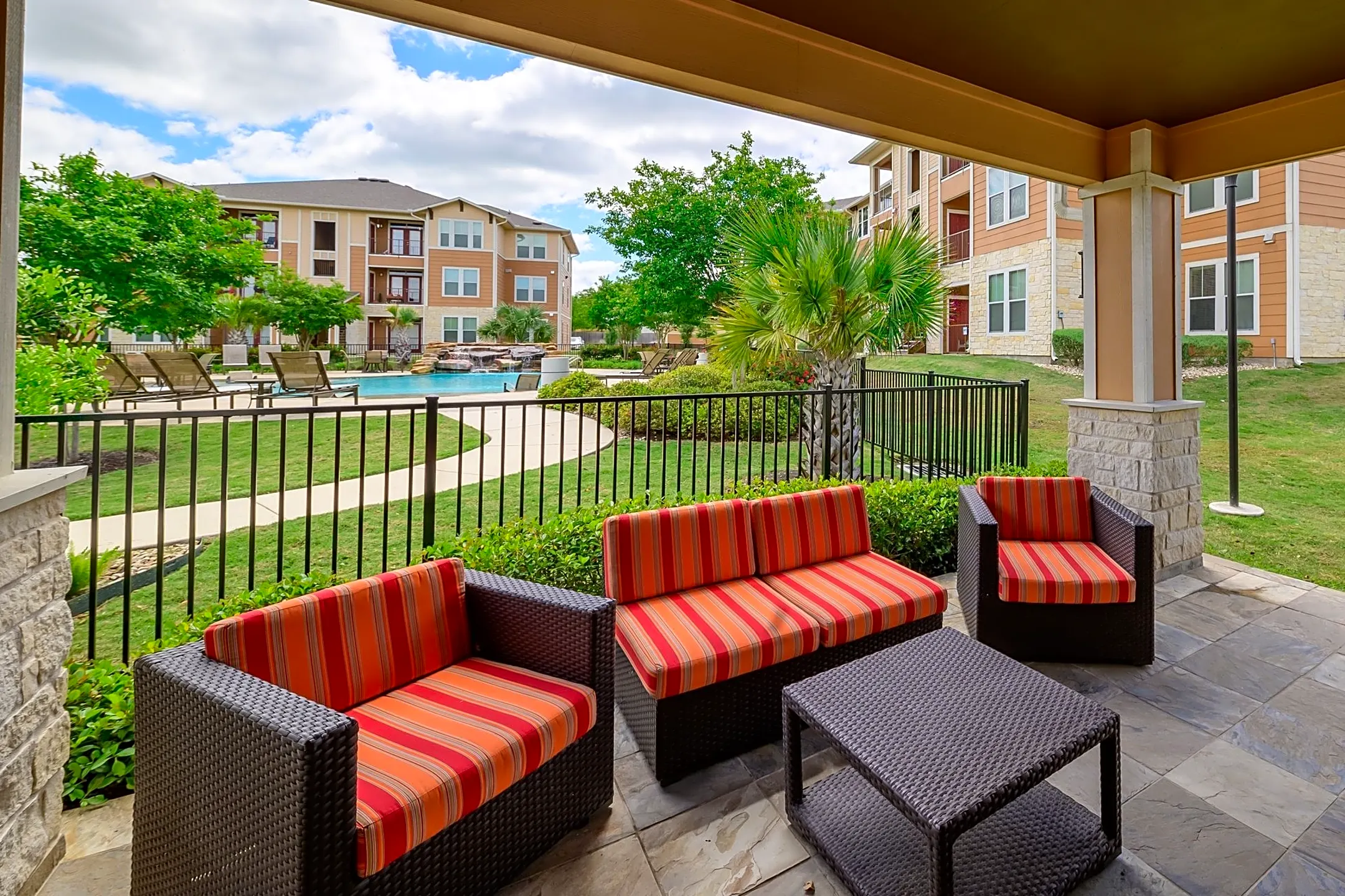 Parkway Grande Apartments San Marcos