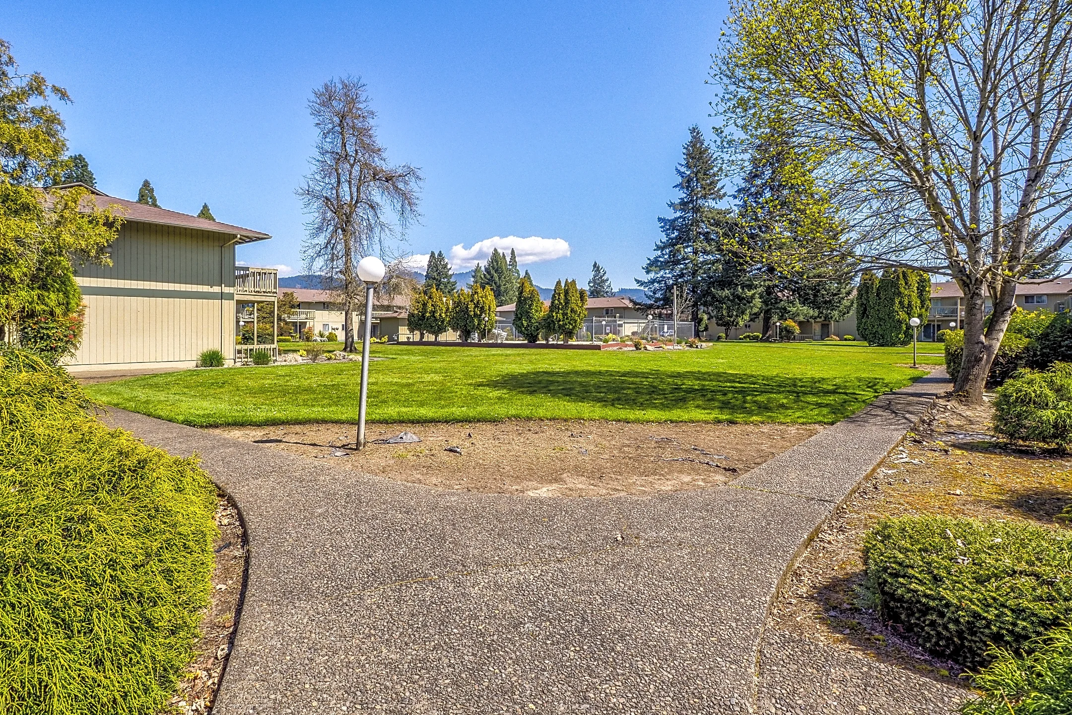 Gateway Village Apartments - Springfield, OR 97477