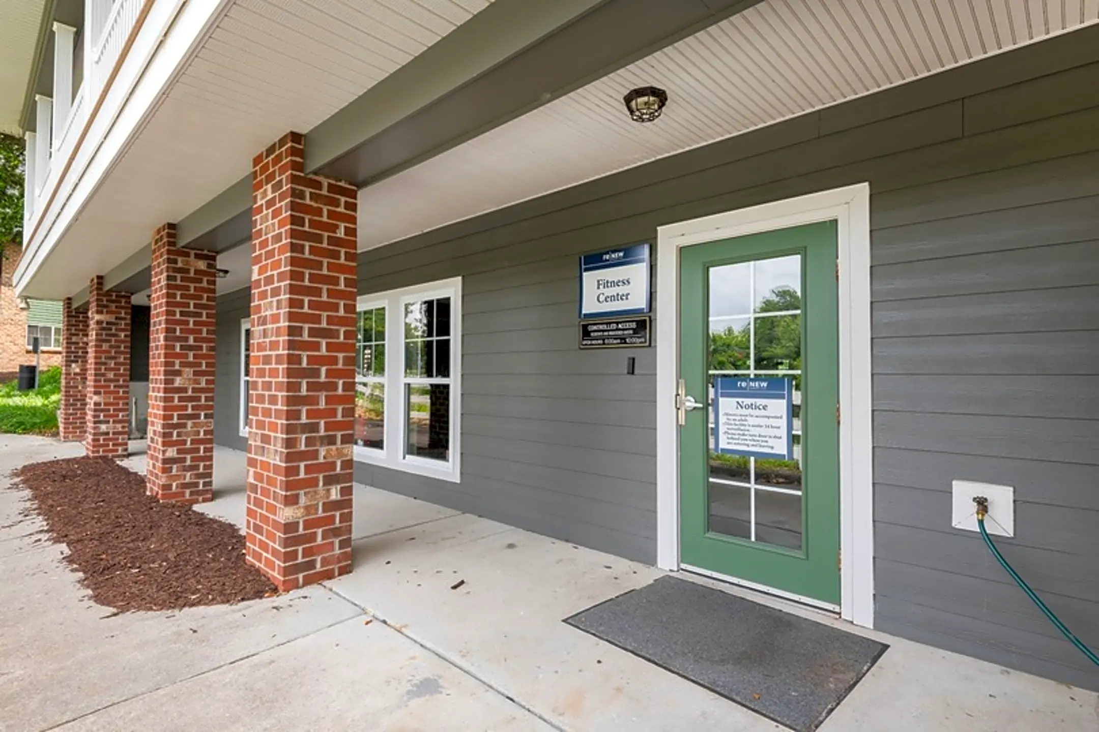 Banbury Lake Village 6308 Blakely Sq Virginia Beach, VA Apartments