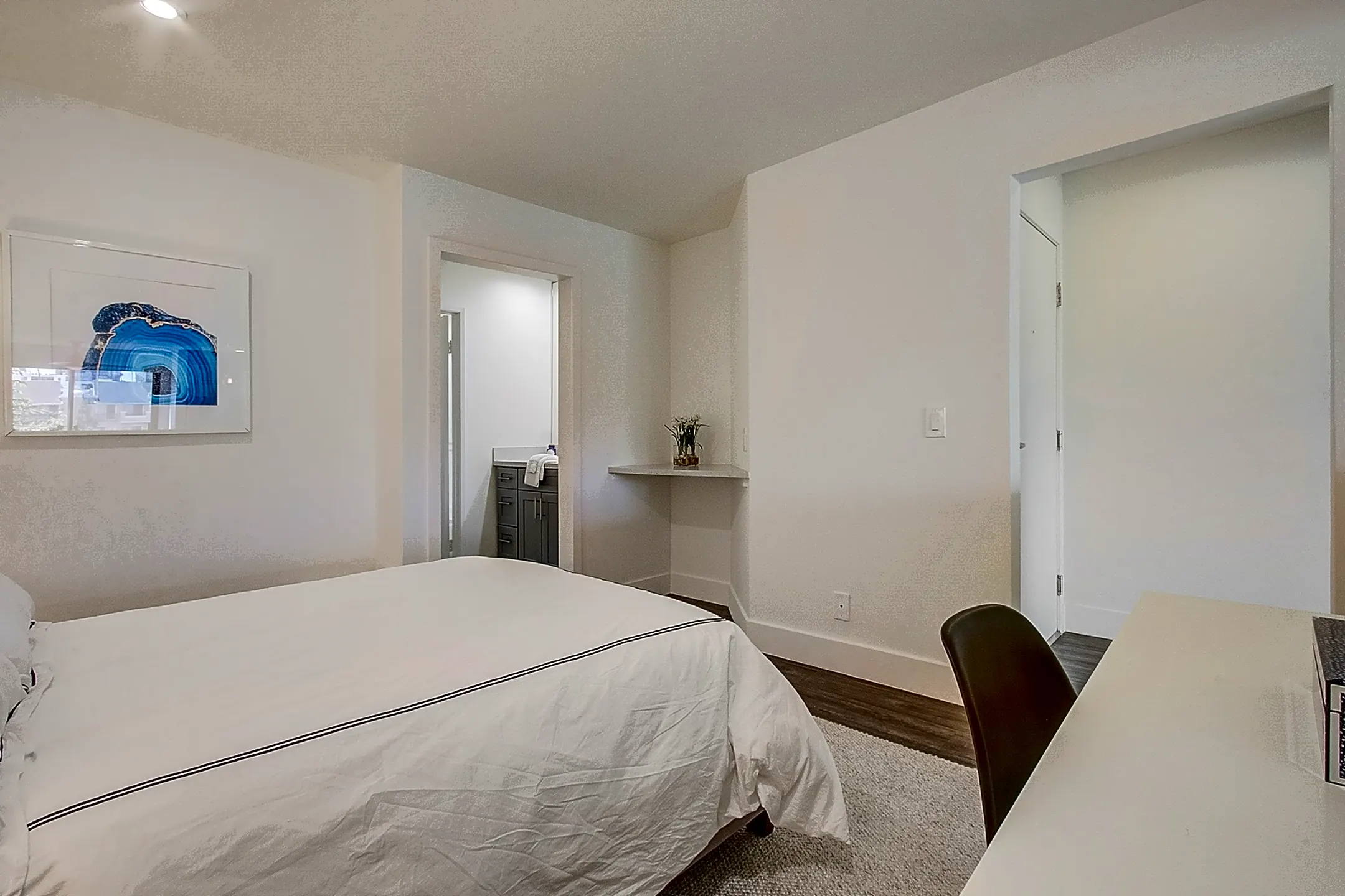 Bedroom - Kingsley Tower - Los Angeles, CA