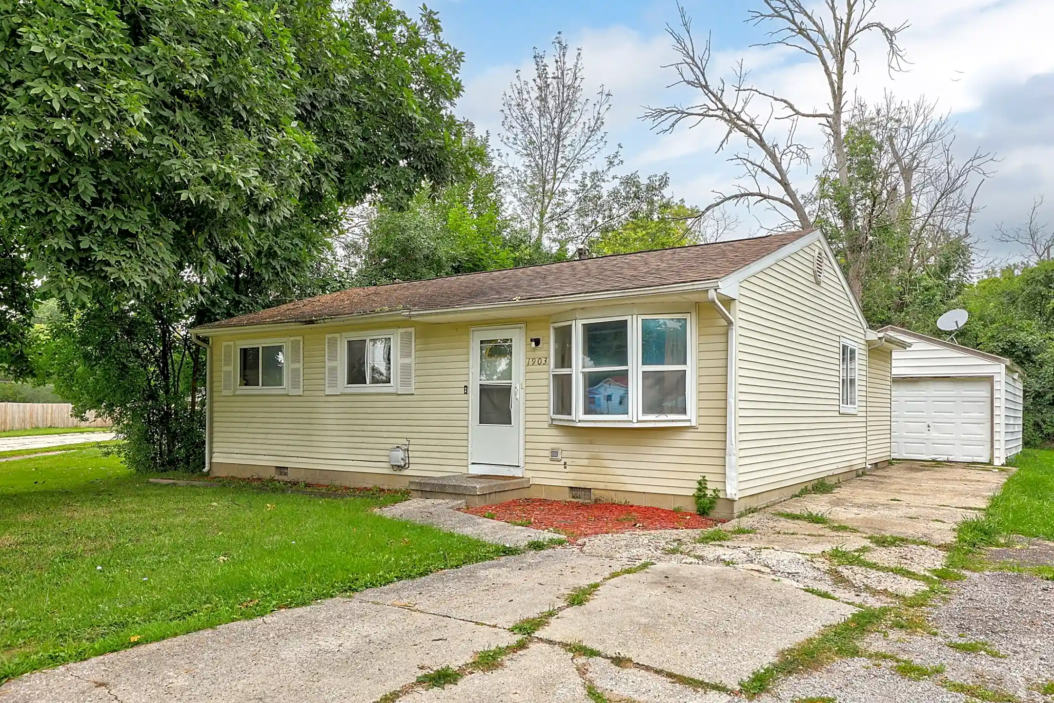 1903 Williamson St Saginaw, MI Houses for Rent Rent.