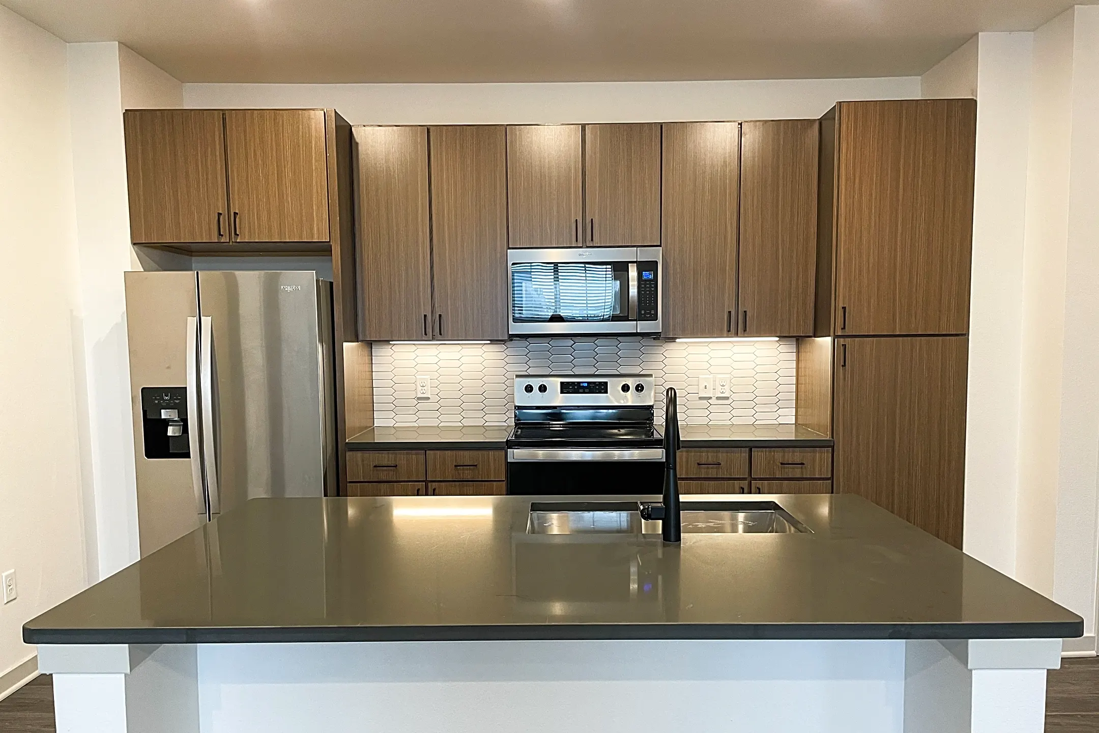 Kitchen - Apex Apartments - Colorado Springs, CO