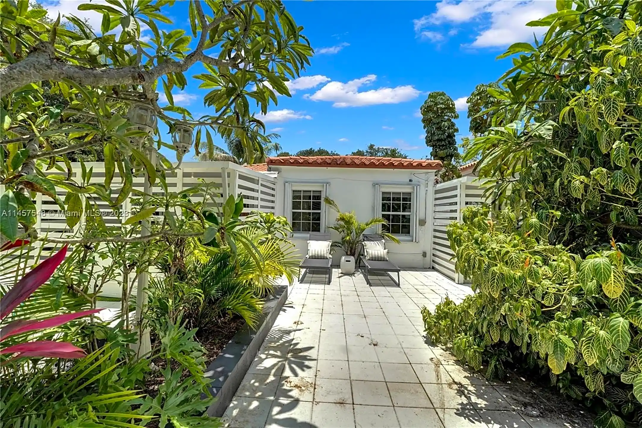 Building - 355 NE 87th St - El Portal, FL