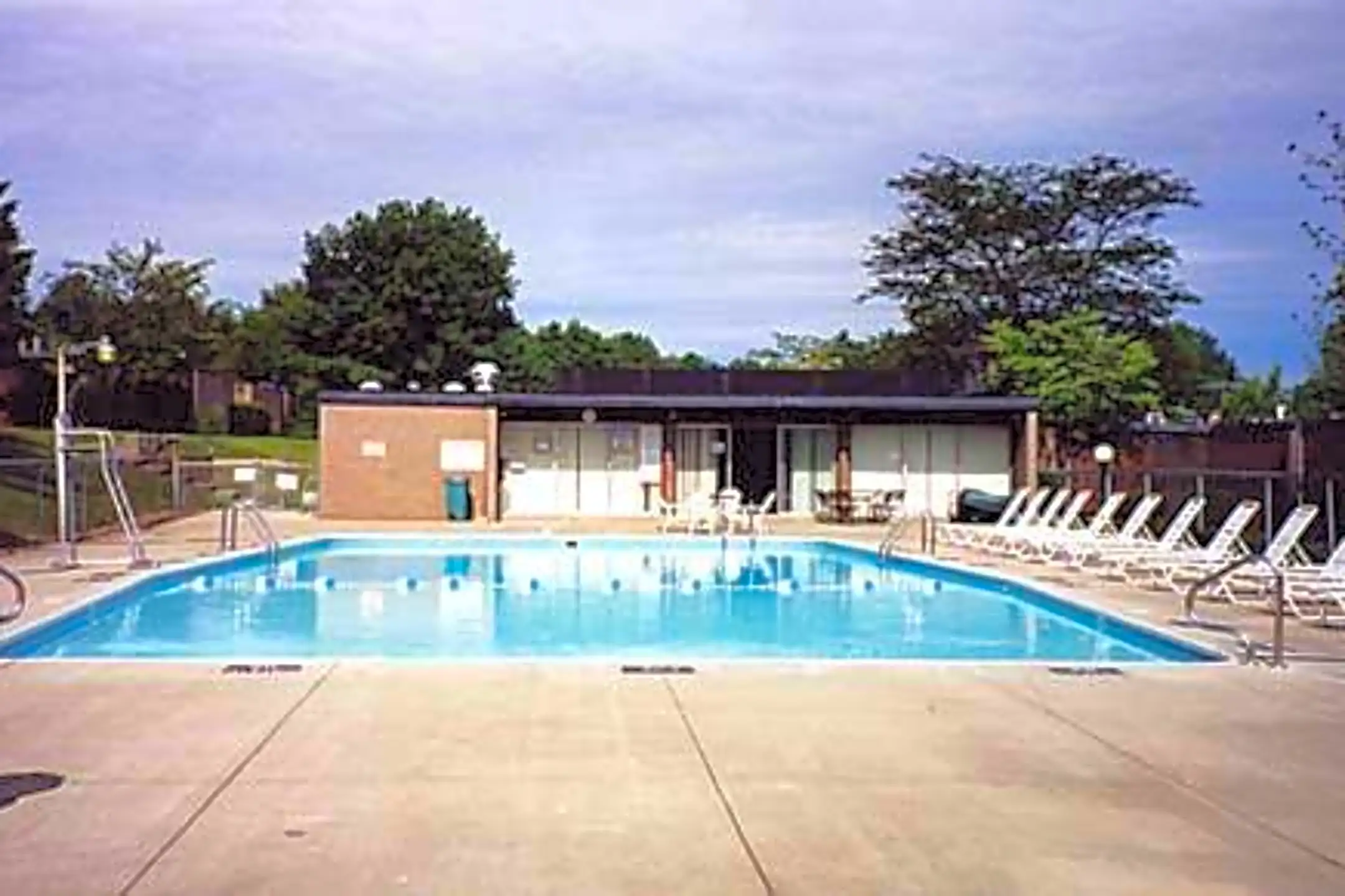 Grand Woodlands 14 Whitehall Dr Tallmadge, OH Apartments for Rent