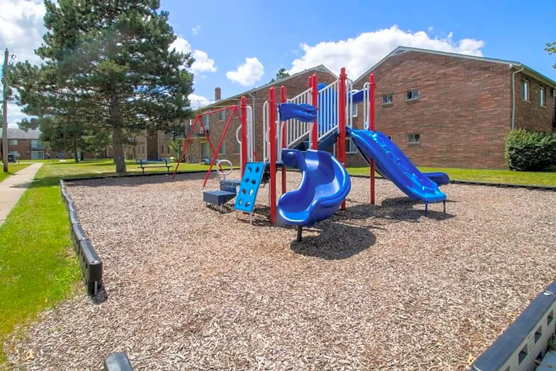 Warren Club Apartments 29356 Dequindre Rd Warren, MI Apartments for