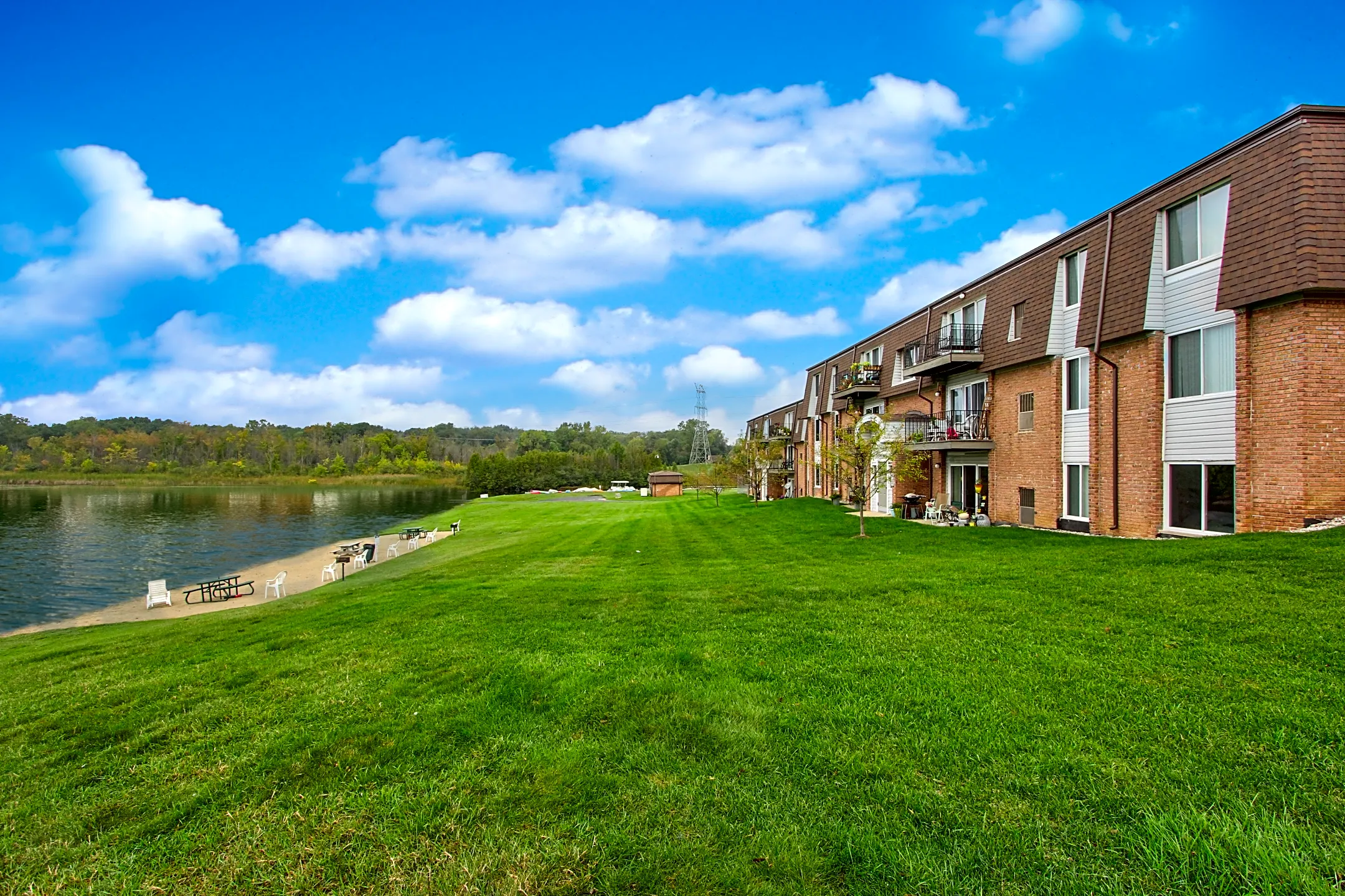 Greens Lake Apartments 5605 Parview Dr Clarkston, MI Apartments for