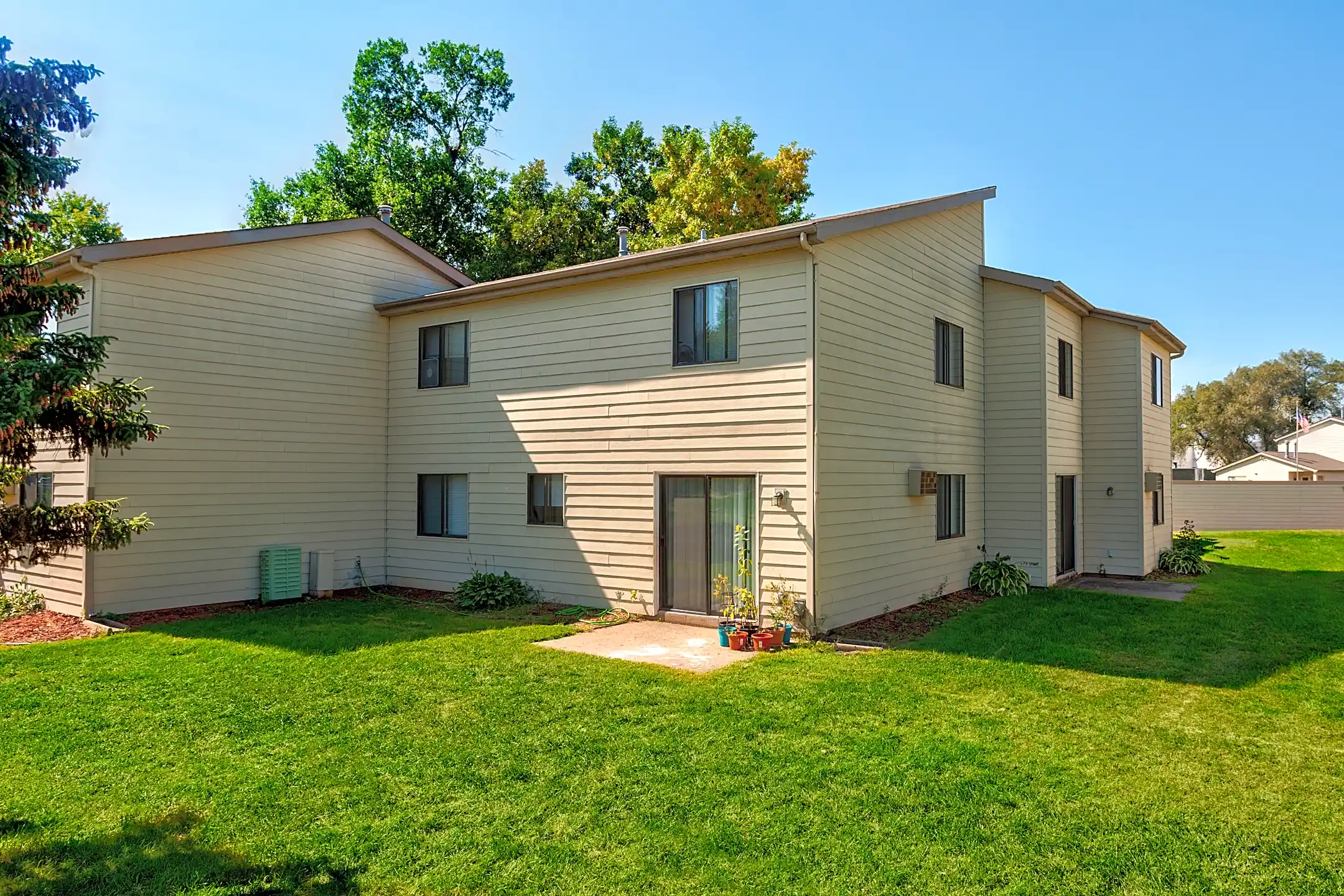 Victoria Townhomes 6813 Grimes Pl N Brooklyn Center, MN Townhomes for Rent Rent.