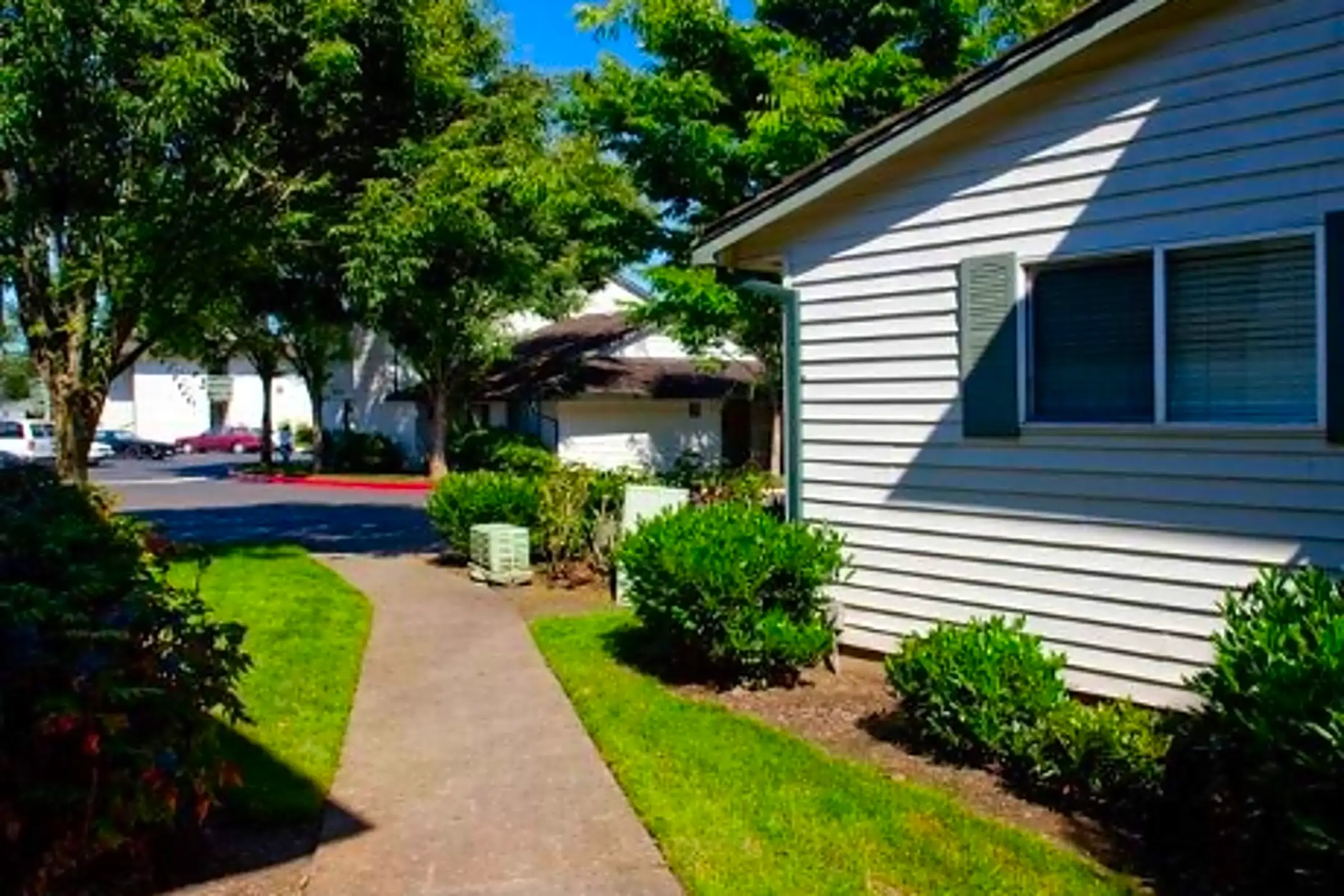 Amber Court Apartments - 650 SW 201st Ave | Beaverton, OR Apartments