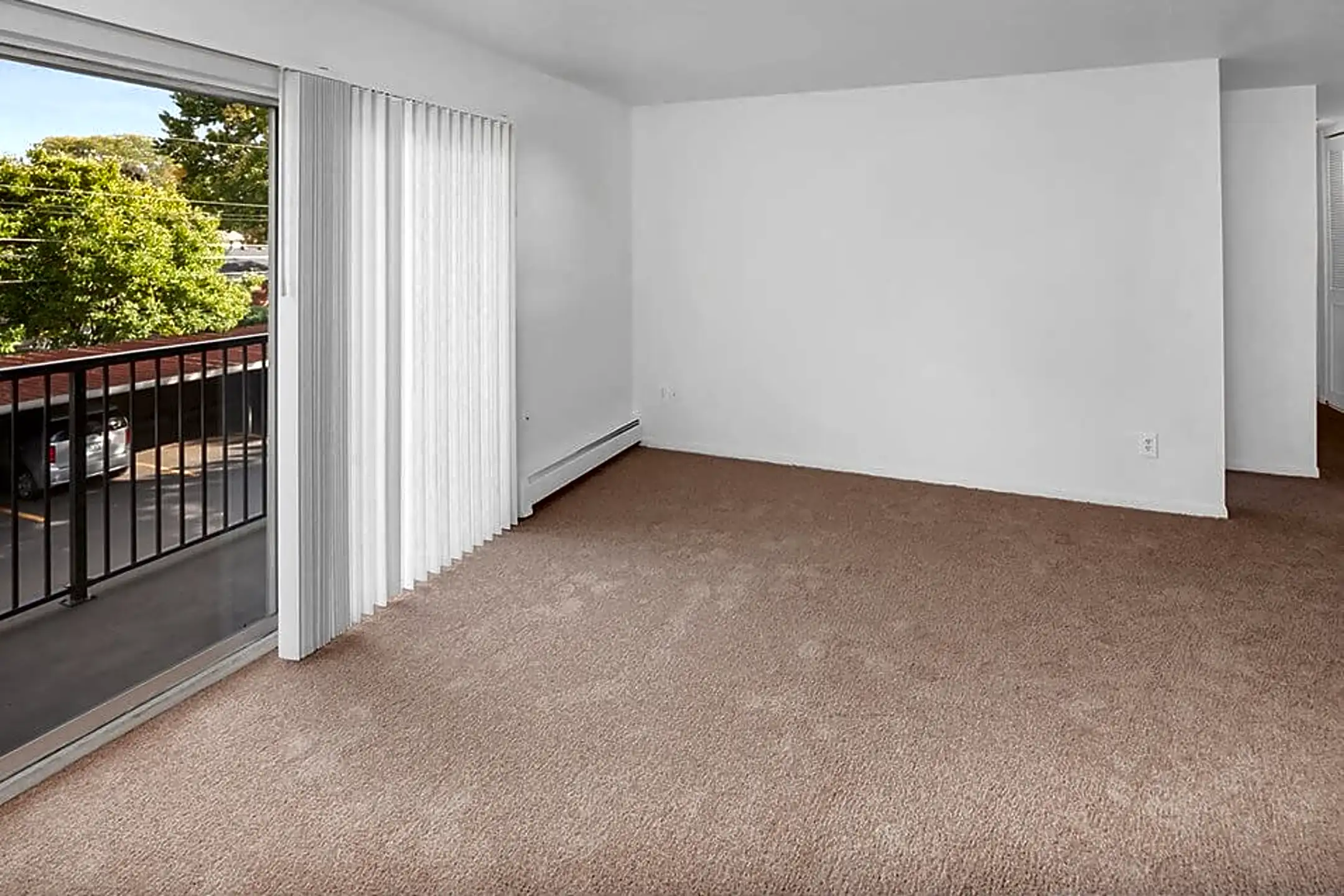 Warren Club Apartments 29356 Dequindre Rd Warren, MI Apartments for