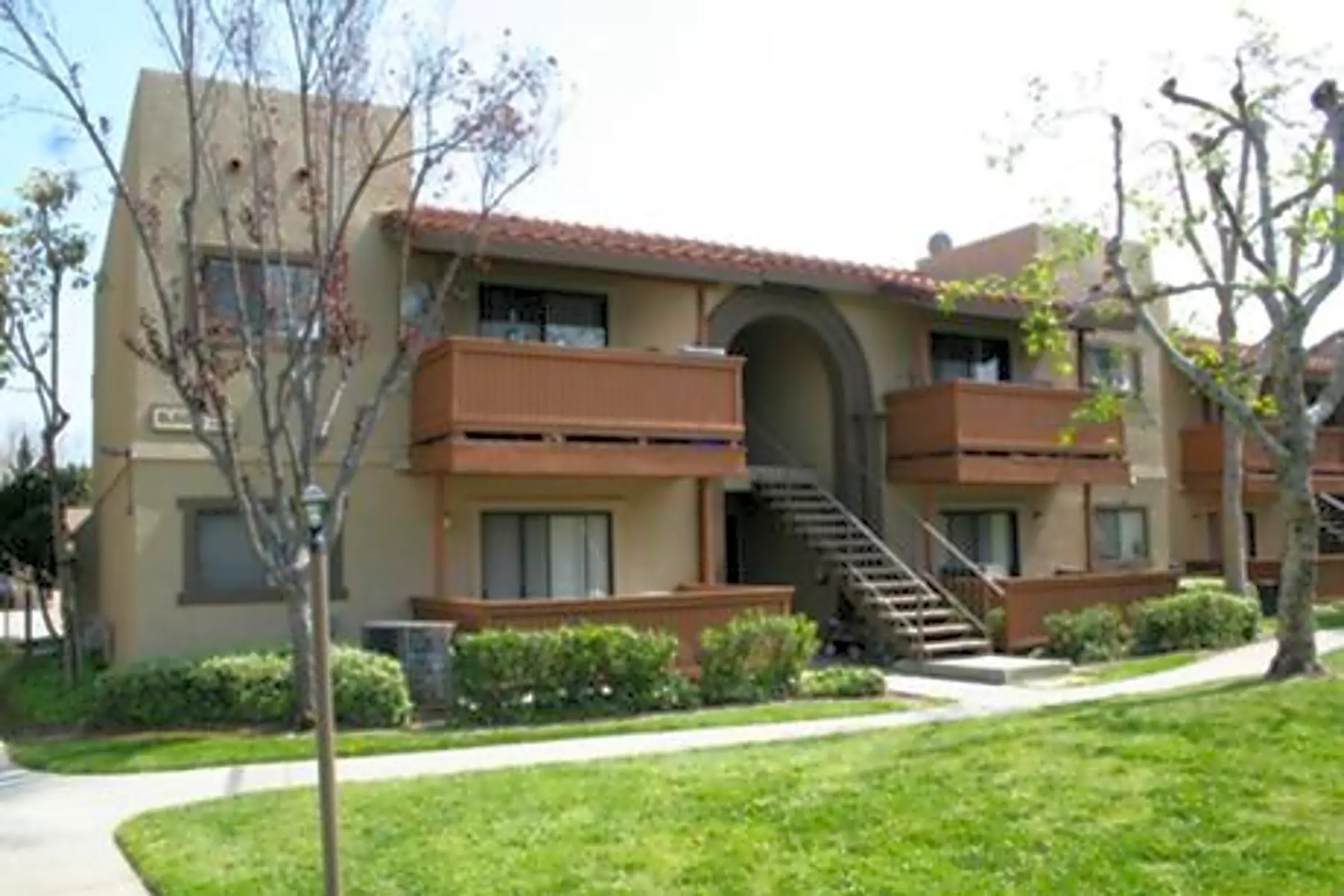 Las Flores Garden Apartments Pico Rivera, CA 90660