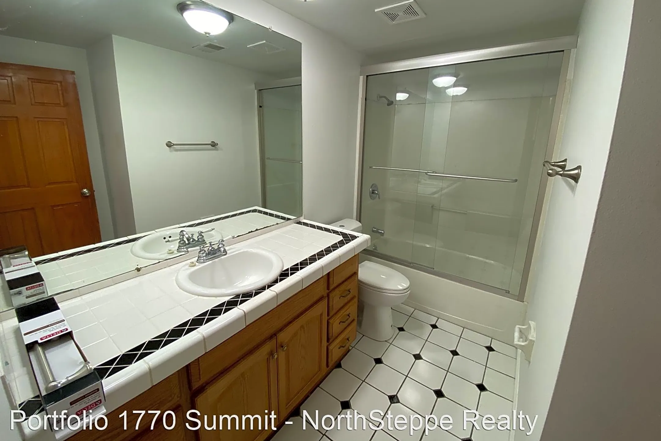 Bathroom - 1770 Summit St - Columbus, OH