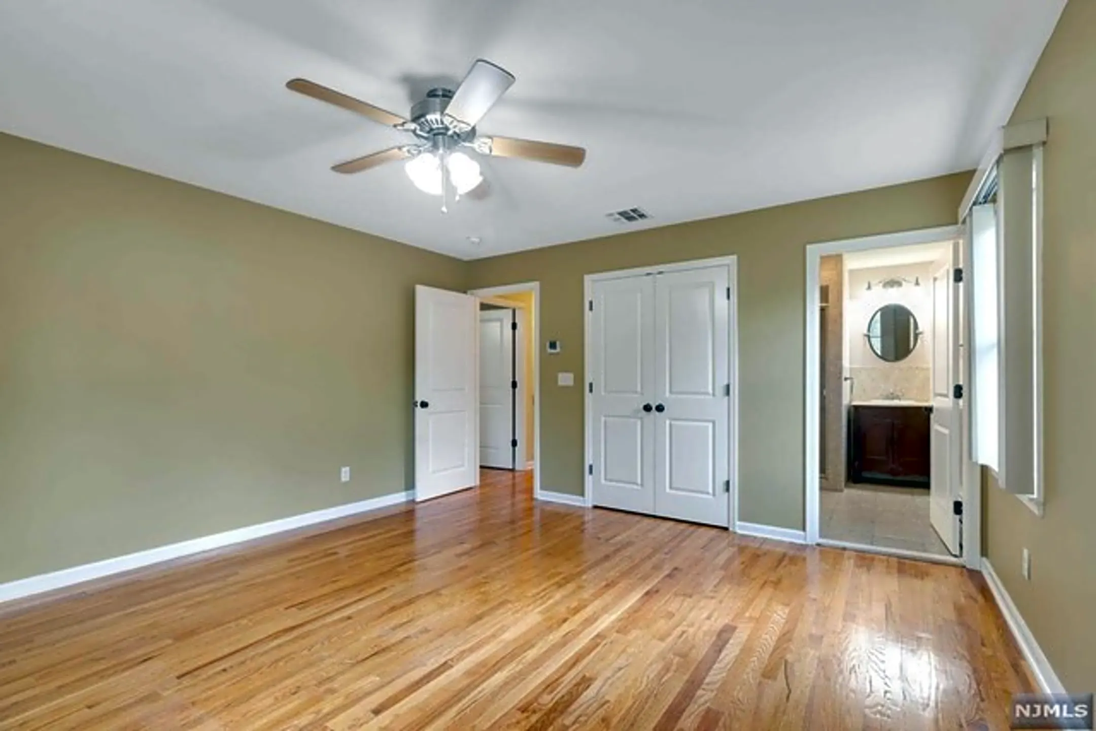 16 N Farview Ave - Paramus, NJ