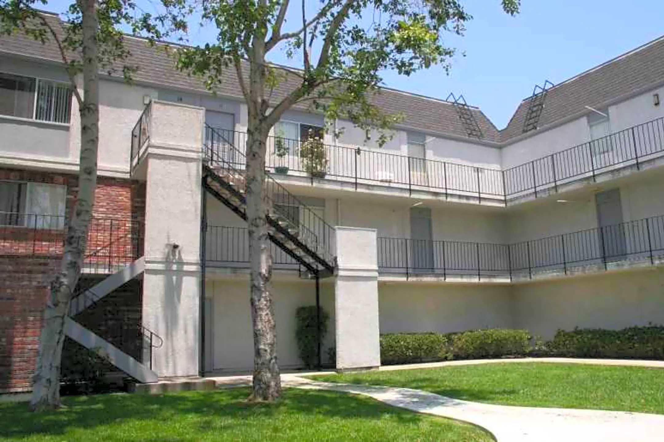 Building - Cypress Point - Cypress, CA