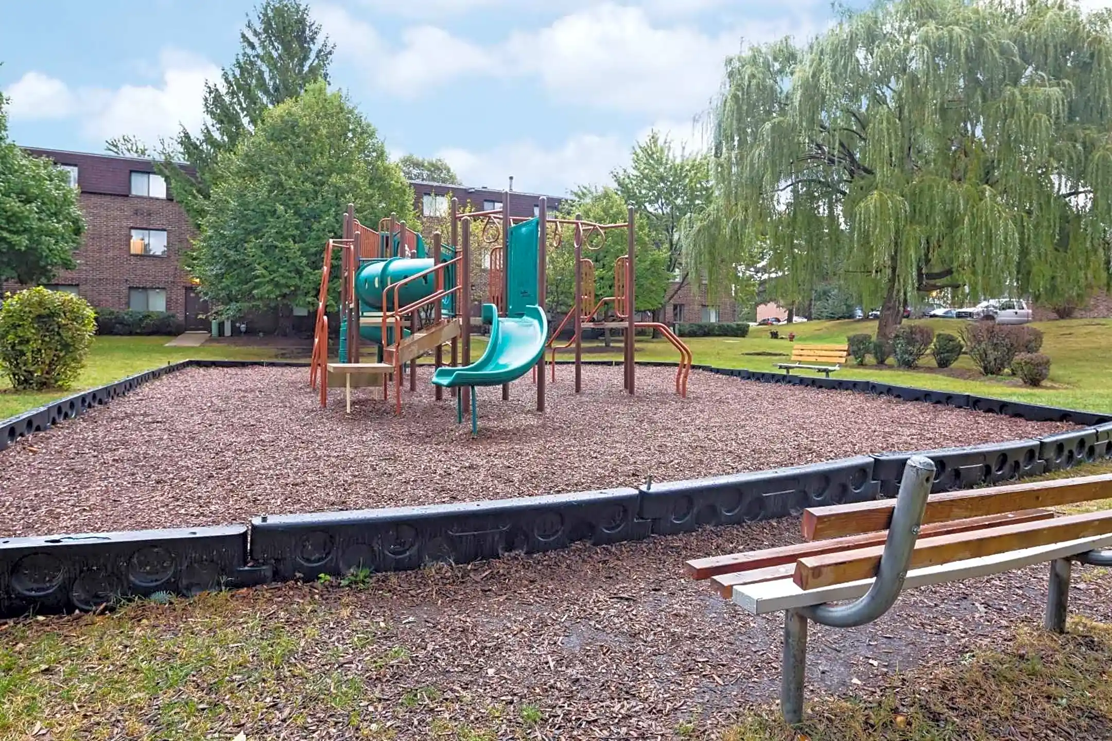 Playground - Dynasty Pointe - Woodridge, IL