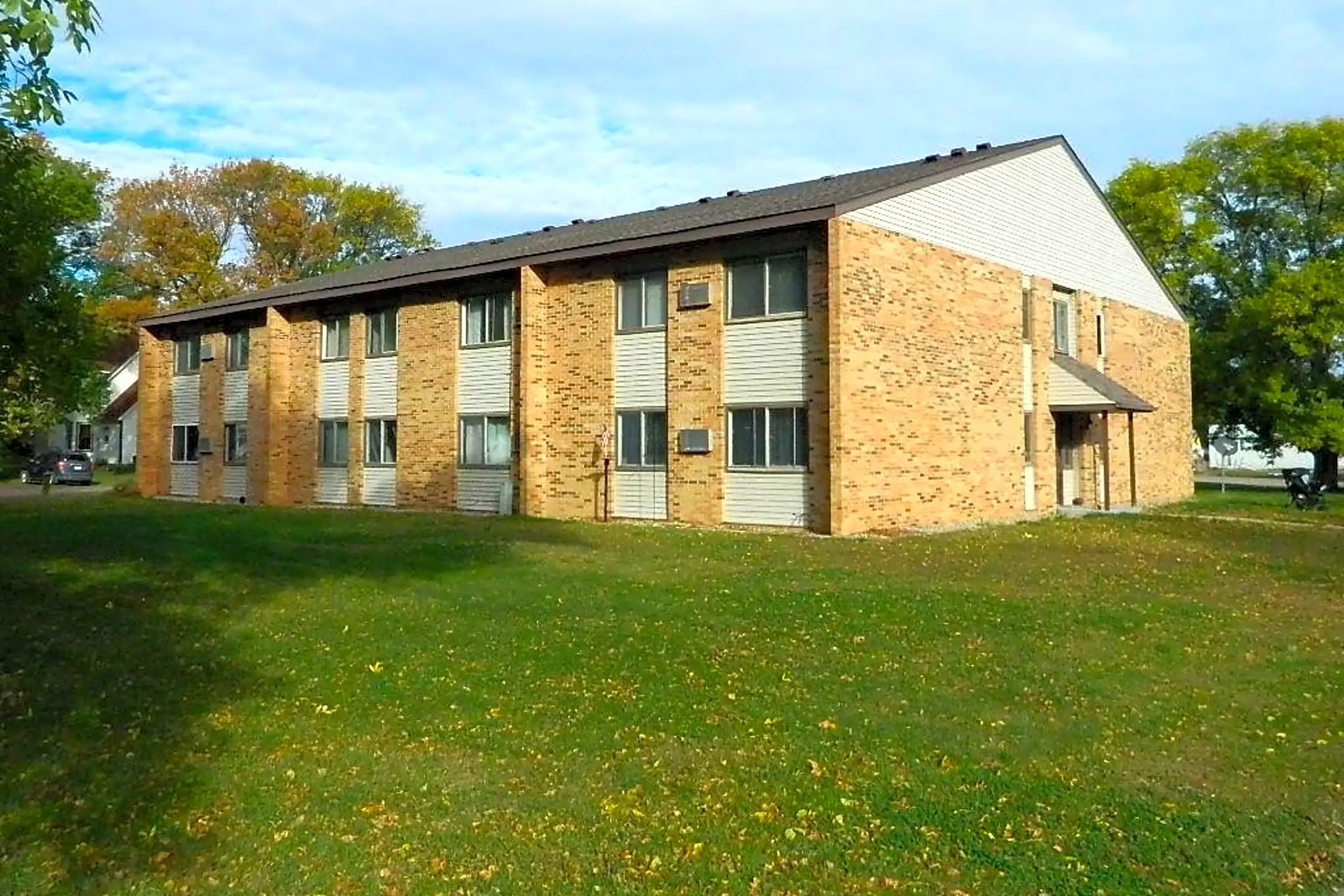 133 1st Ave E Apartments Hanley Falls, MN 56245