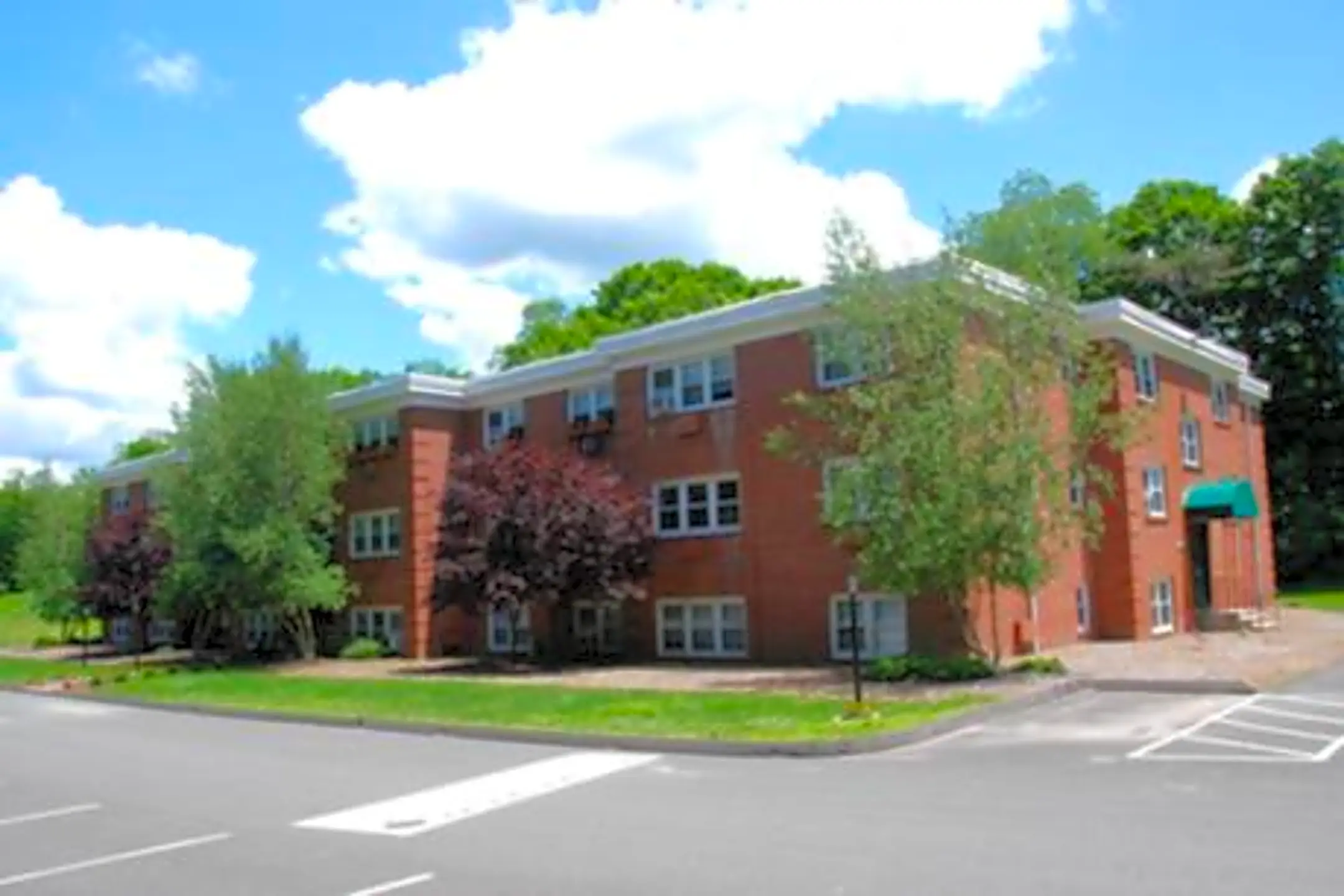 The Gardens 74 Main St N Woodbury, CT Apartments for Rent Rent.