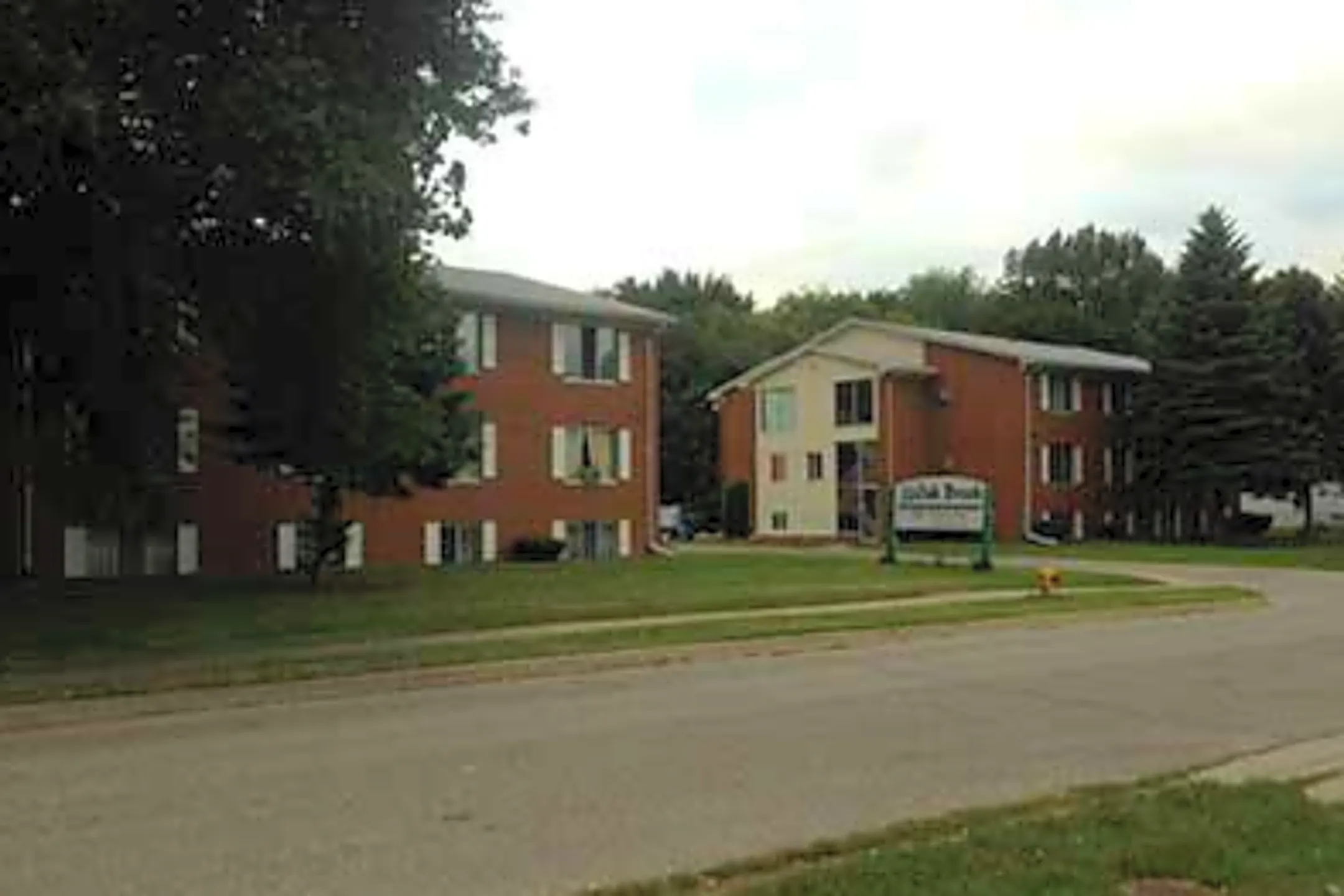 528 Pine St Apartments Clio, MI 48420