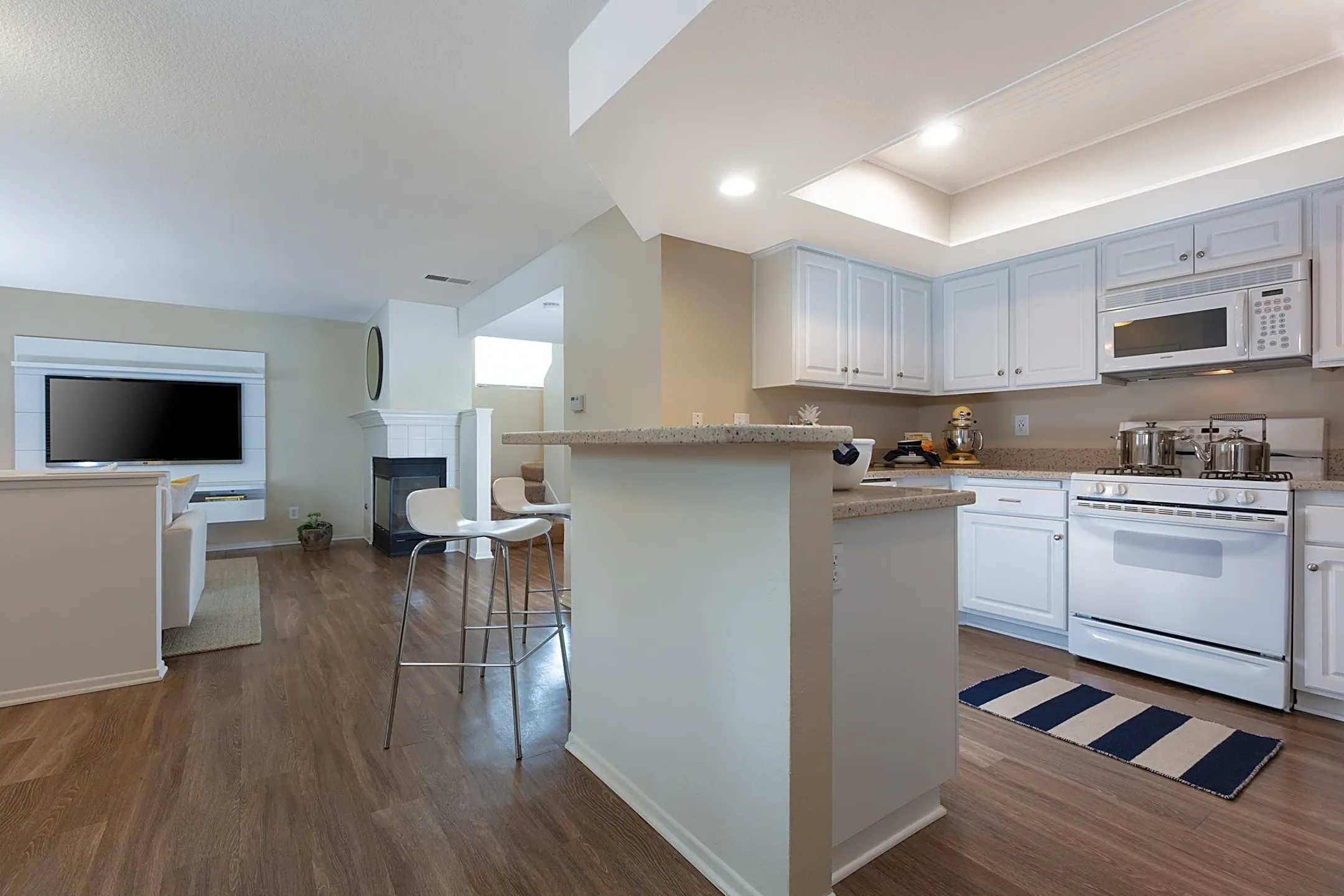 Barcelona Resort Apartments 23592 Windsong Aliso Viejo, CA