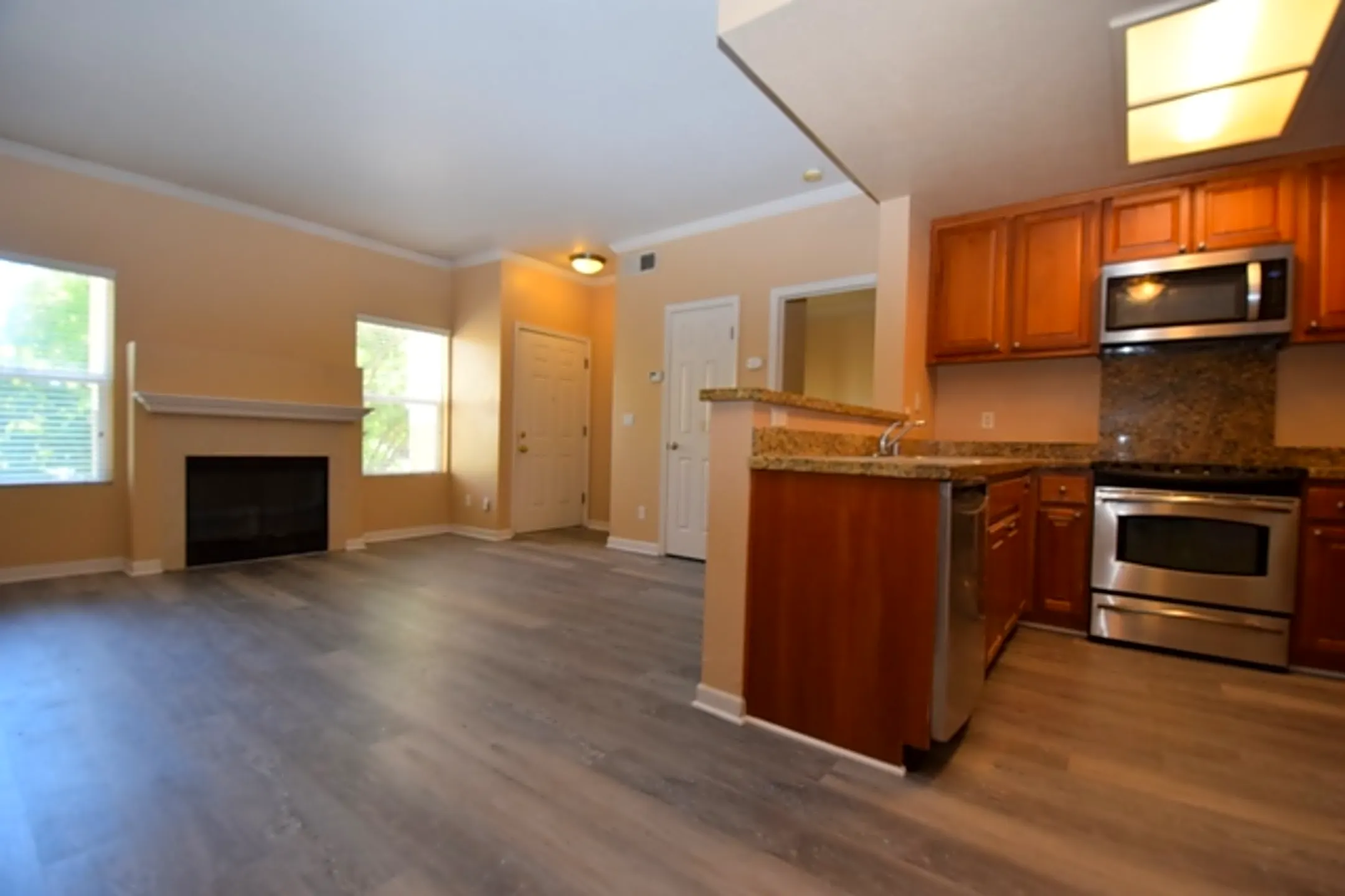 240 Natoma Station Dr Townhomes Folsom, CA 95630