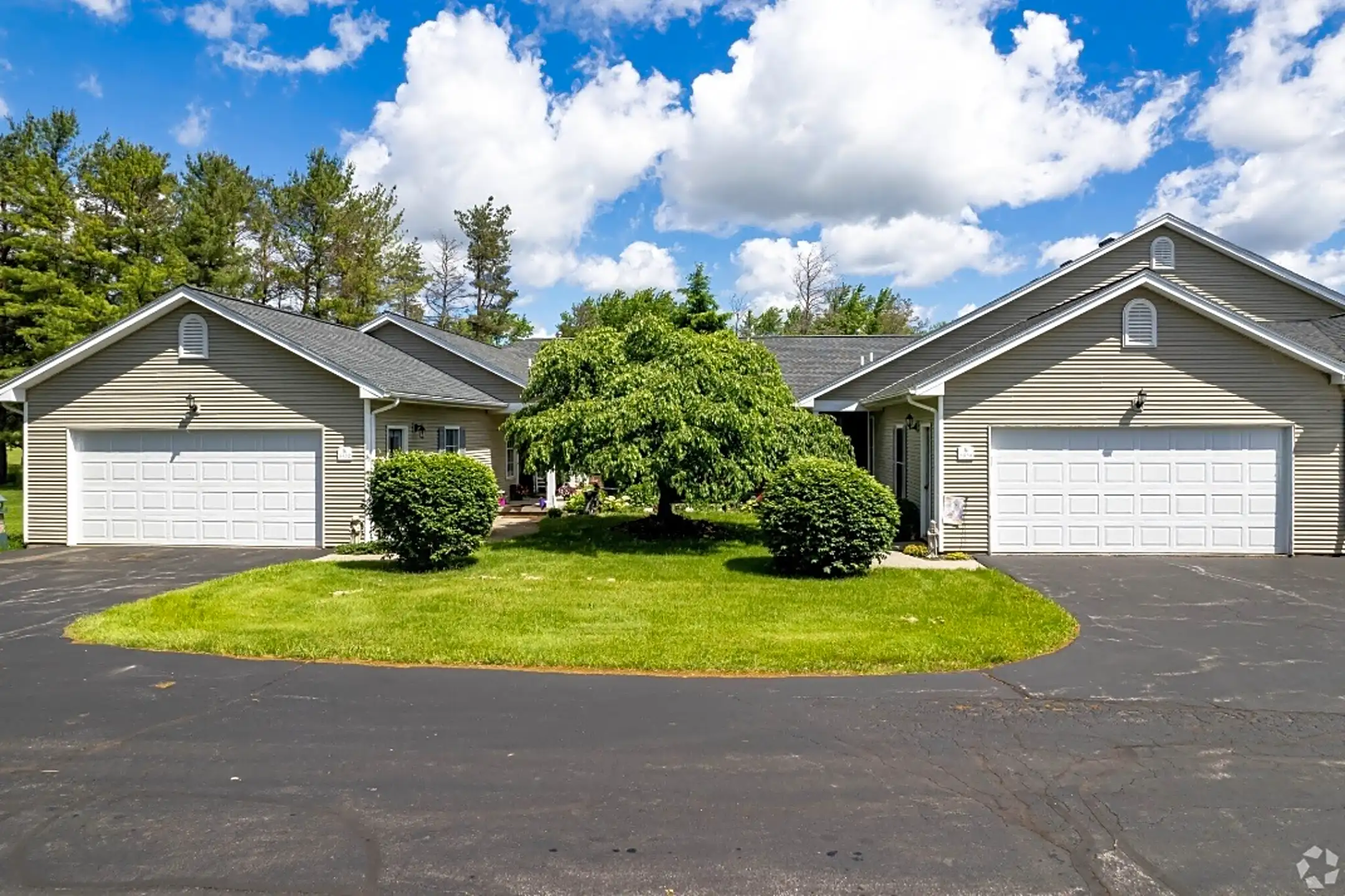 CenterPointe Apartments & Townhomes 5570 Centerpointe Blvd