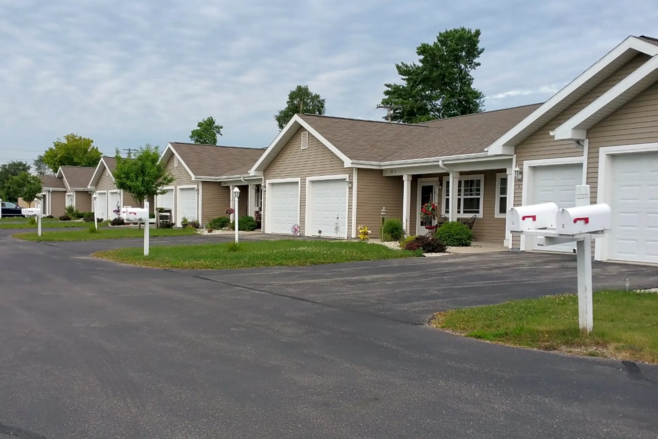 334 Wallace St Apartments Combined Locks, WI 54113