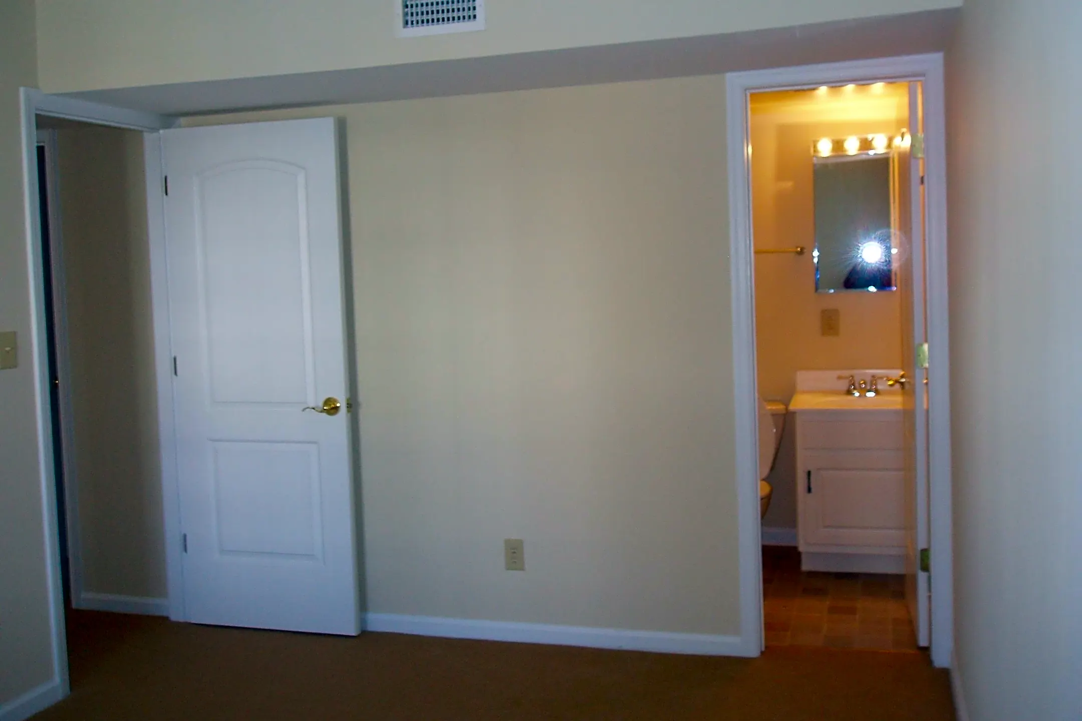 Bedroom - 1508 Villa Ter #F - Charlottesville, VA