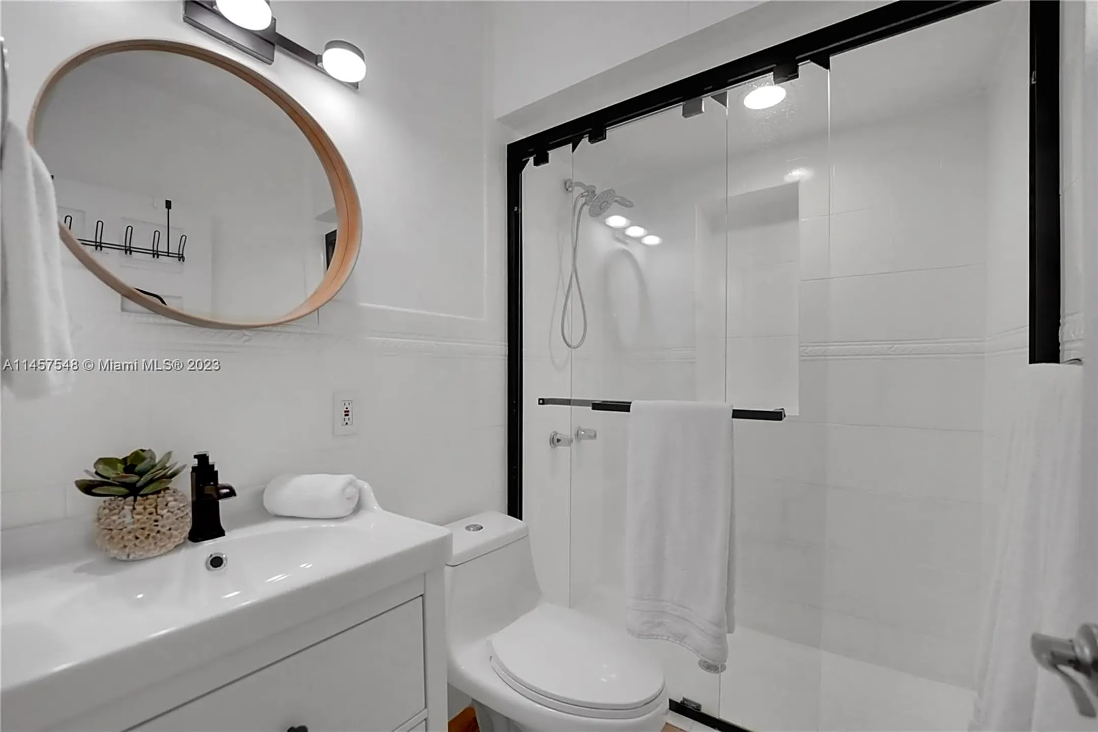 Bathroom - 355 NE 87th St - El Portal, FL