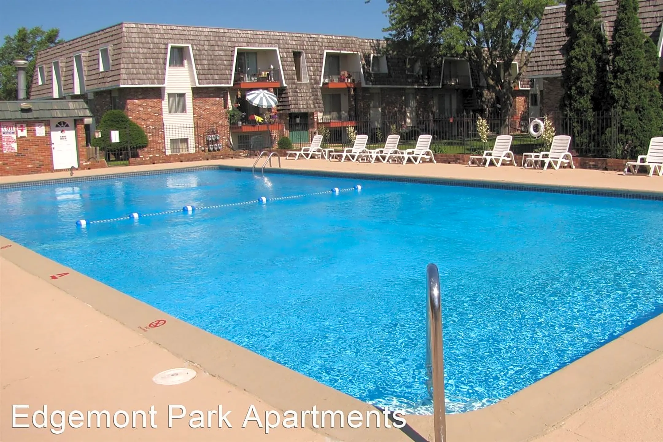 Pool - Edgemont Park Apartments - Waterloo, IA