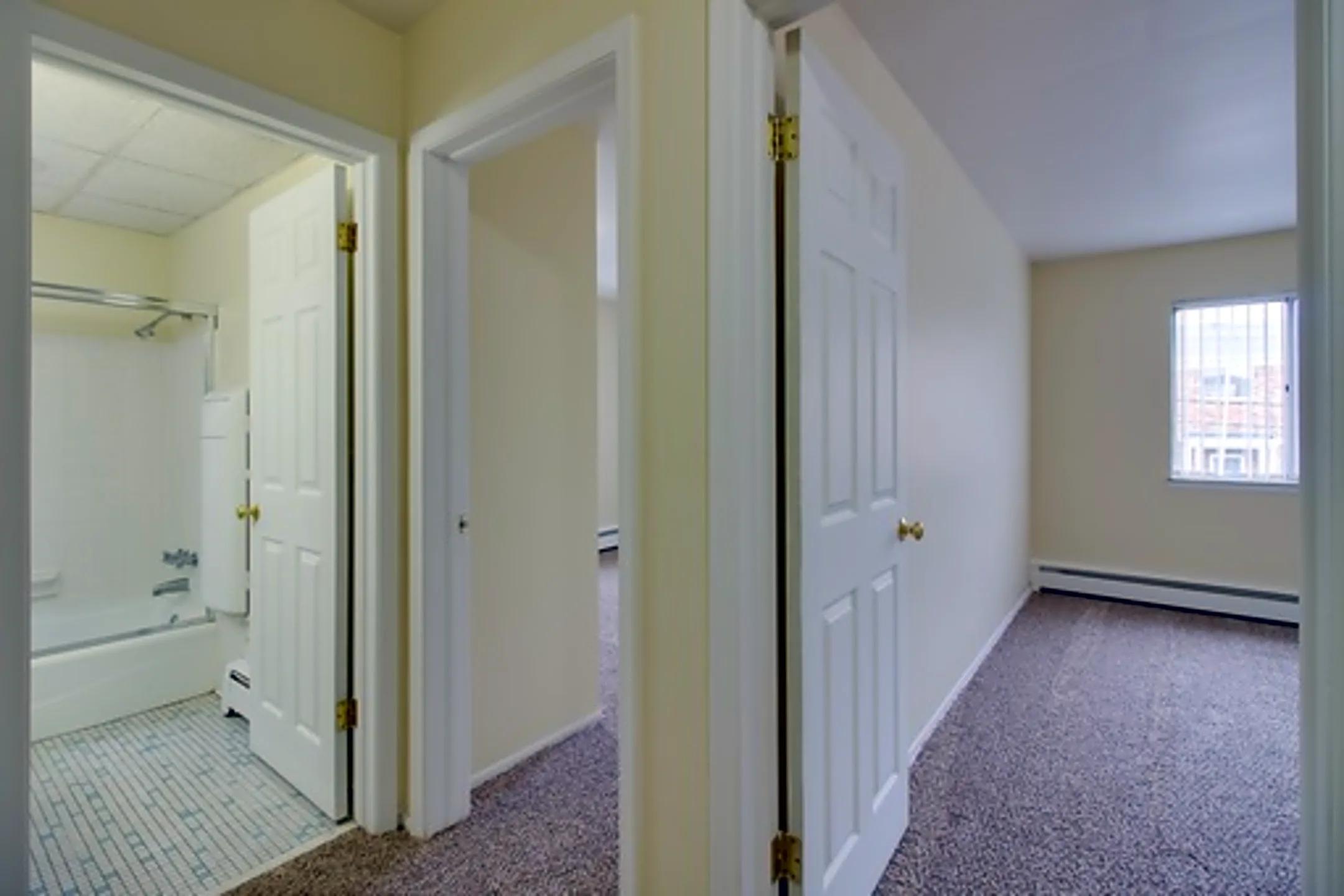 Wilshire Arms Apartments 32253227 Holiday Drive Lansing, MI